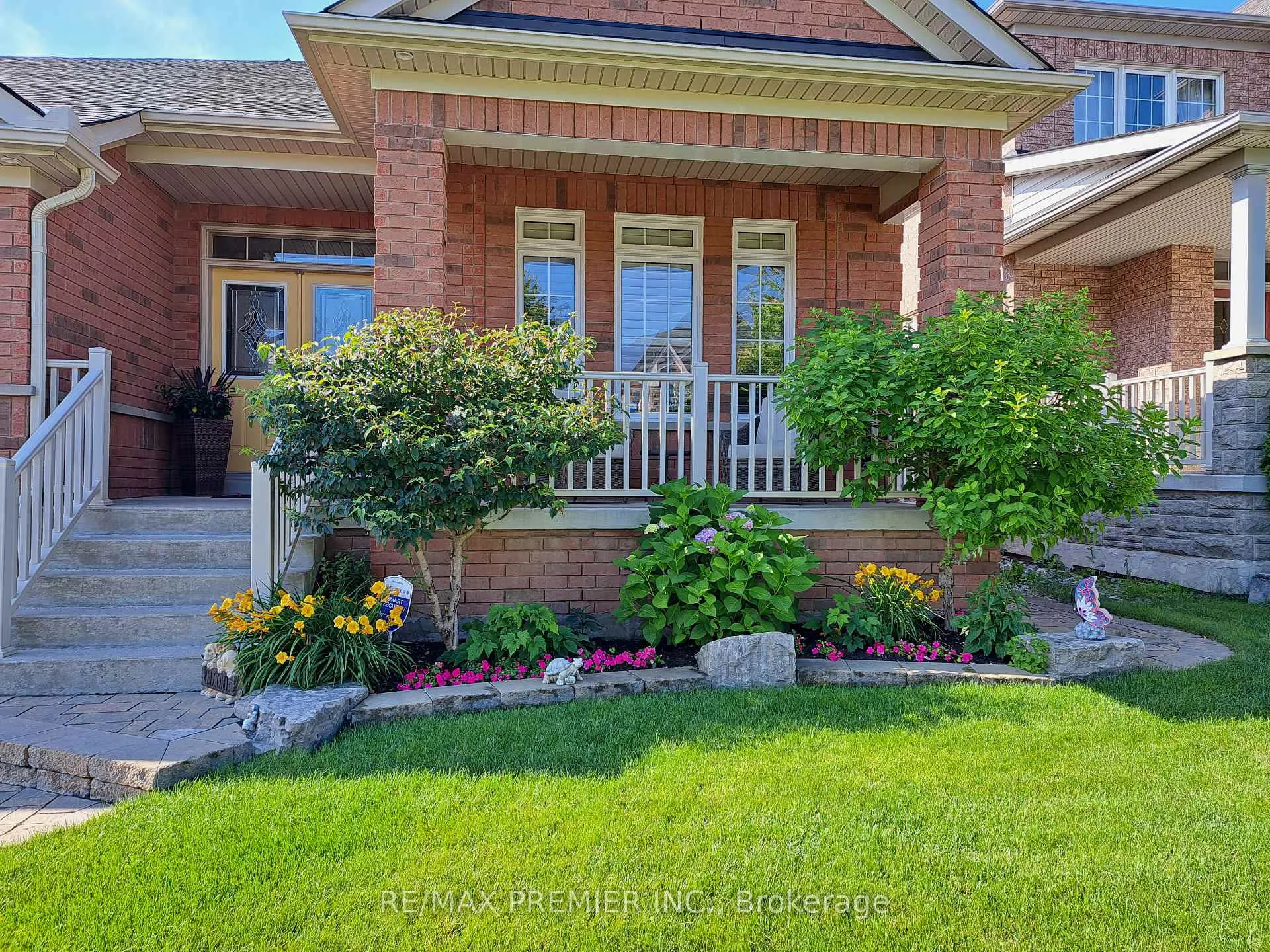 Photo 1 of 11 Eakins Drive, Aurora, Bayview Northeast — HOMEH