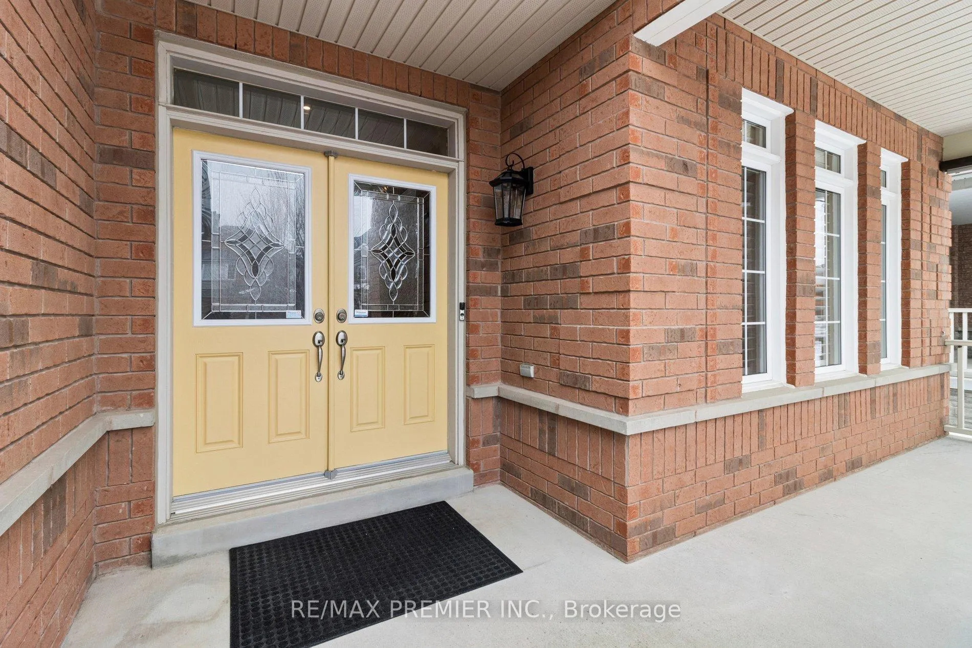 Photo 2 of 11 Eakins Drive, Aurora, Bayview Northeast — HOMEH