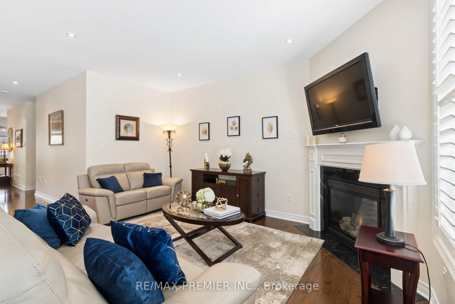 Photo 6 of 11 Eakins Drive, Aurora, Bayview Northeast — HOMEH