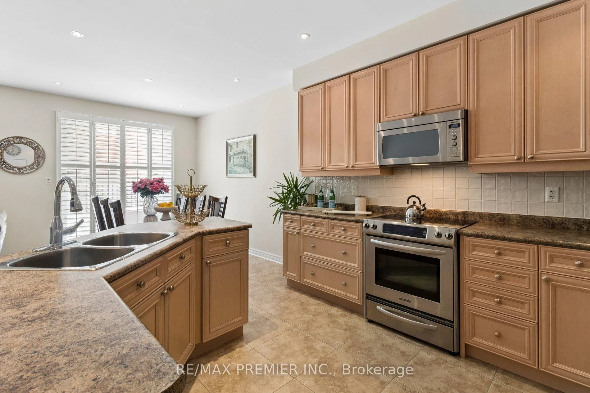 Photo 8 of 11 Eakins Drive, Aurora, Bayview Northeast — HOMEH