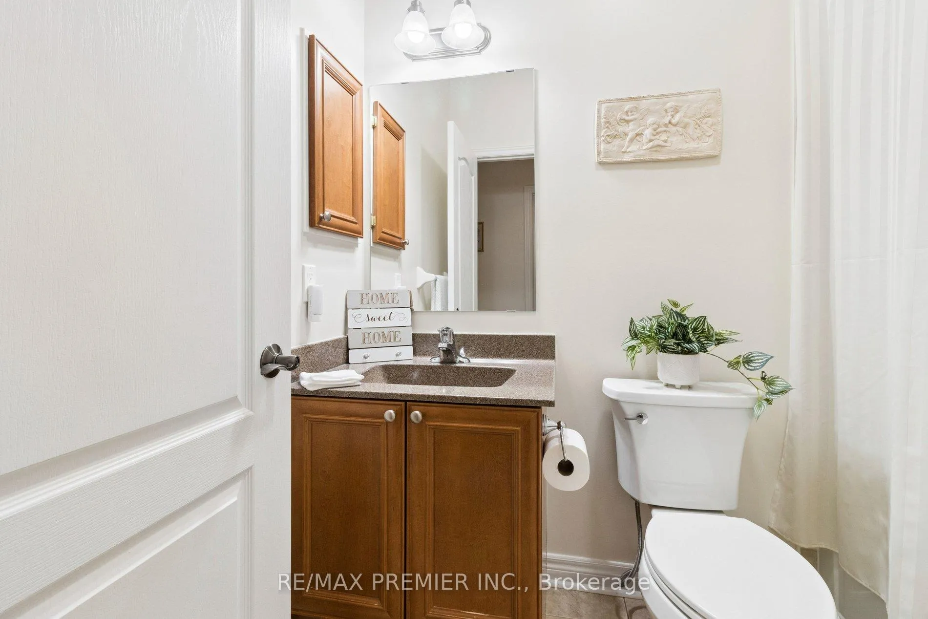 Photo 11 of 11 Eakins Drive, Aurora, Bayview Northeast — HOMEH