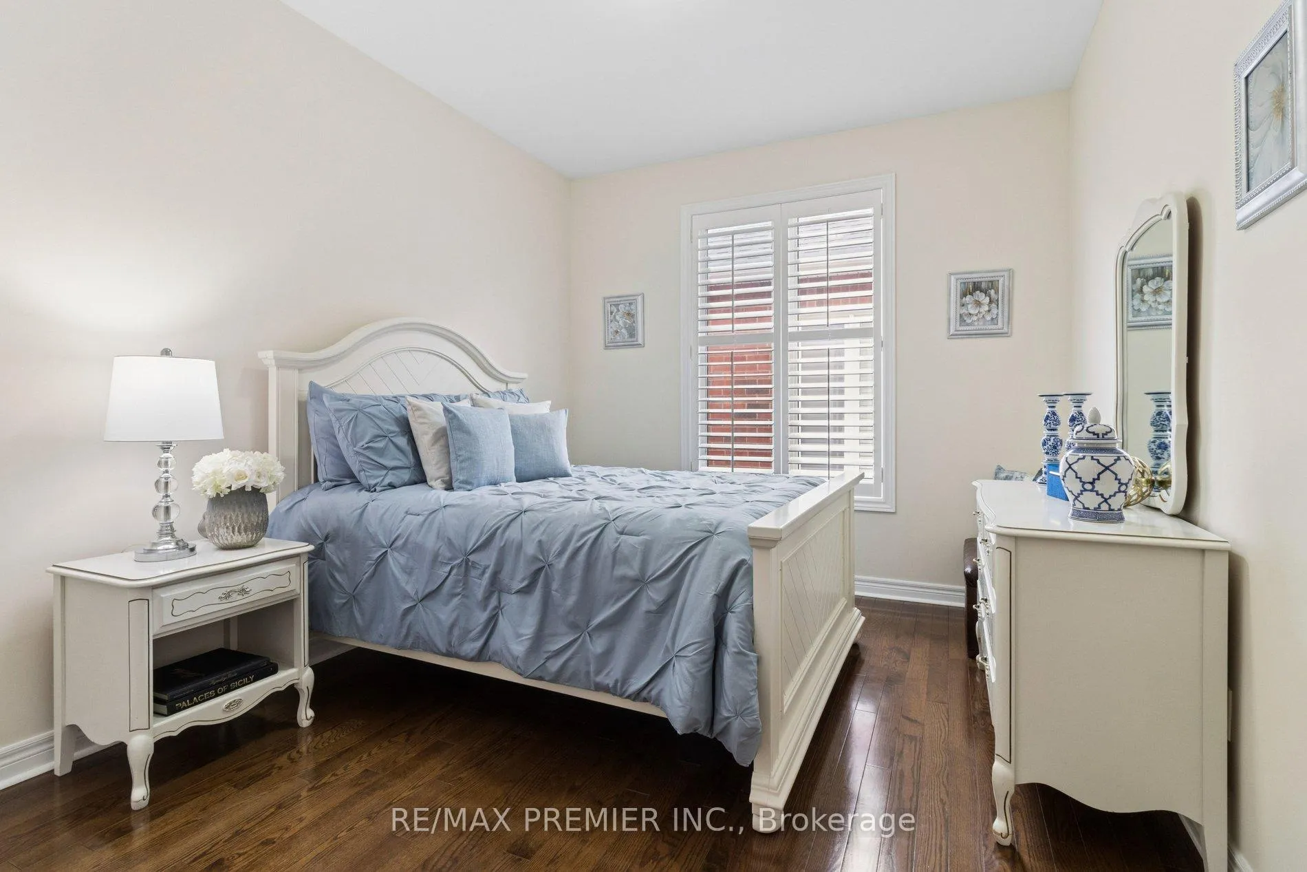 Photo 12 of 11 Eakins Drive, Aurora, Bayview Northeast — HOMEH