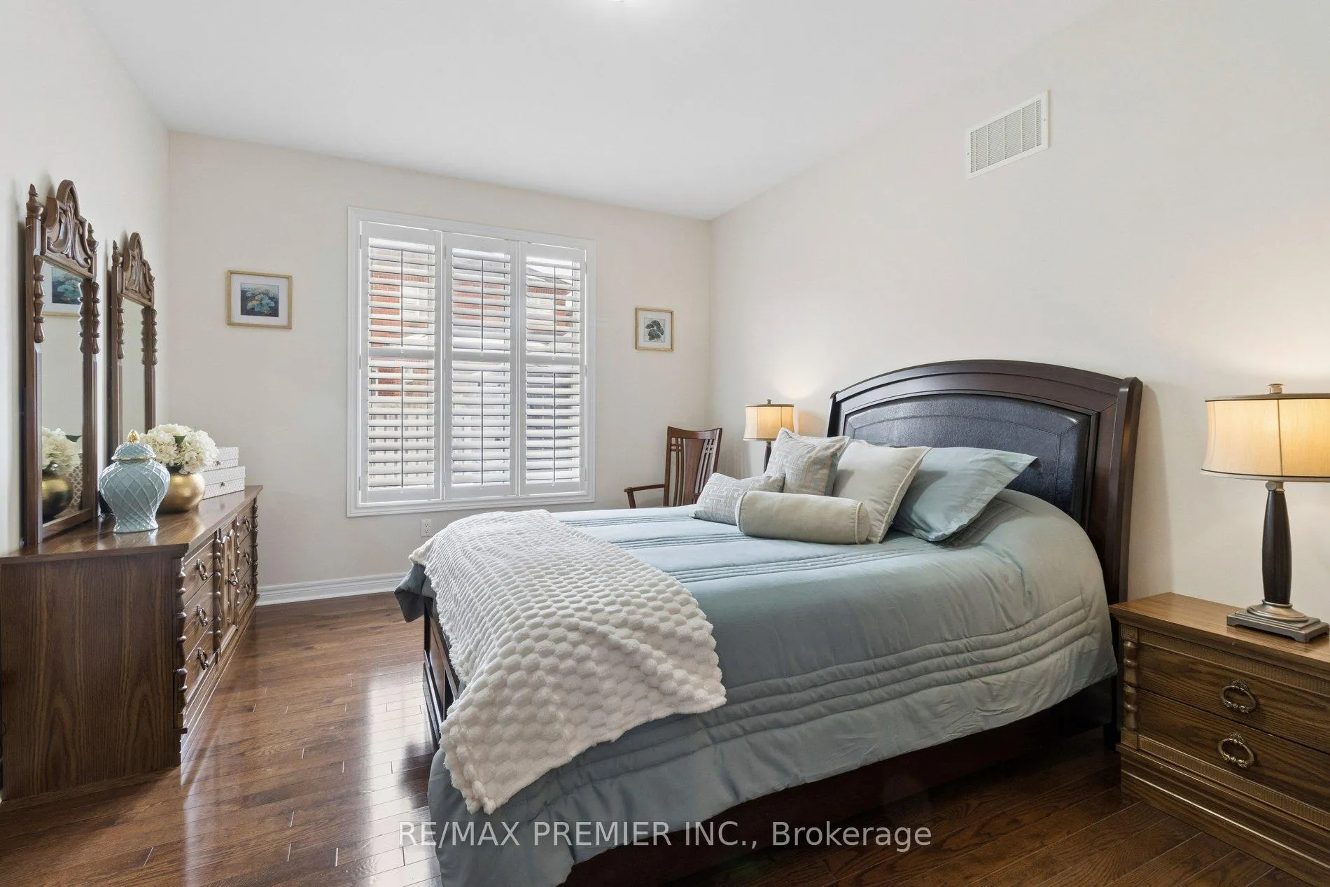Photo 14 of 11 Eakins Drive, Aurora, Bayview Northeast — HOMEH