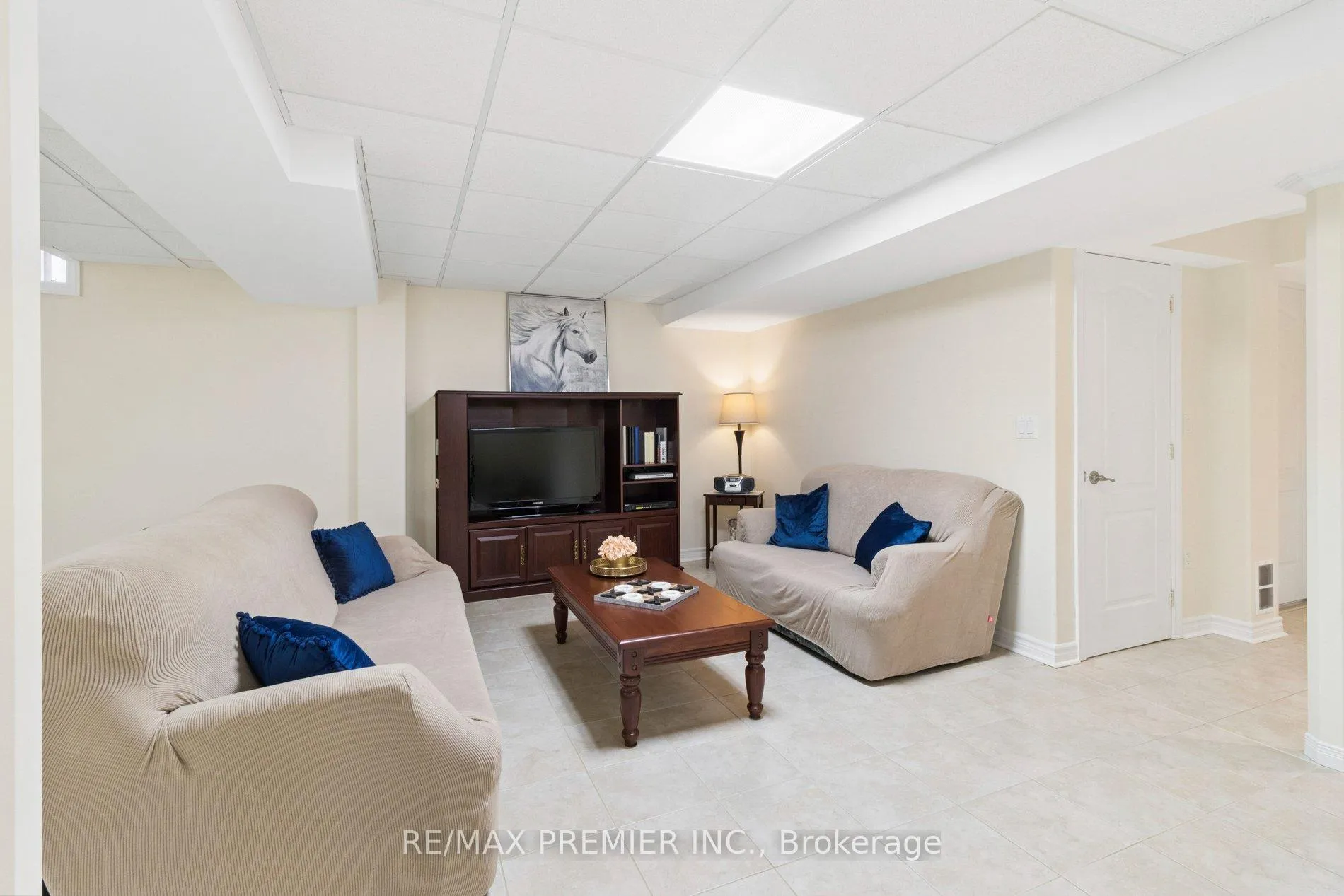 Photo 15 of 11 Eakins Drive, Aurora, Bayview Northeast — HOMEH