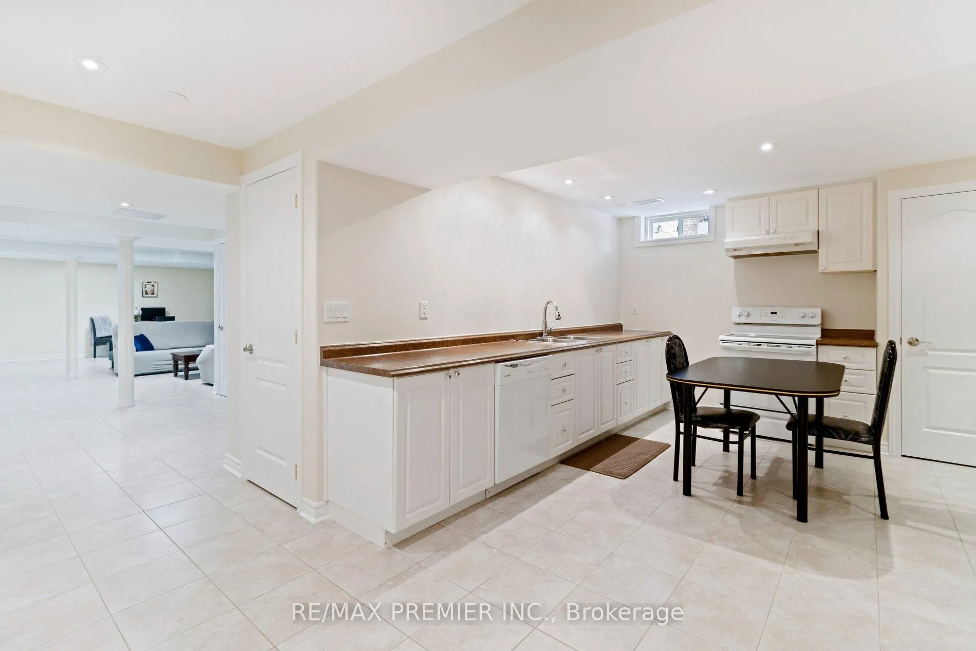 Photo 18 of 11 Eakins Drive, Aurora, Bayview Northeast — HOMEH
