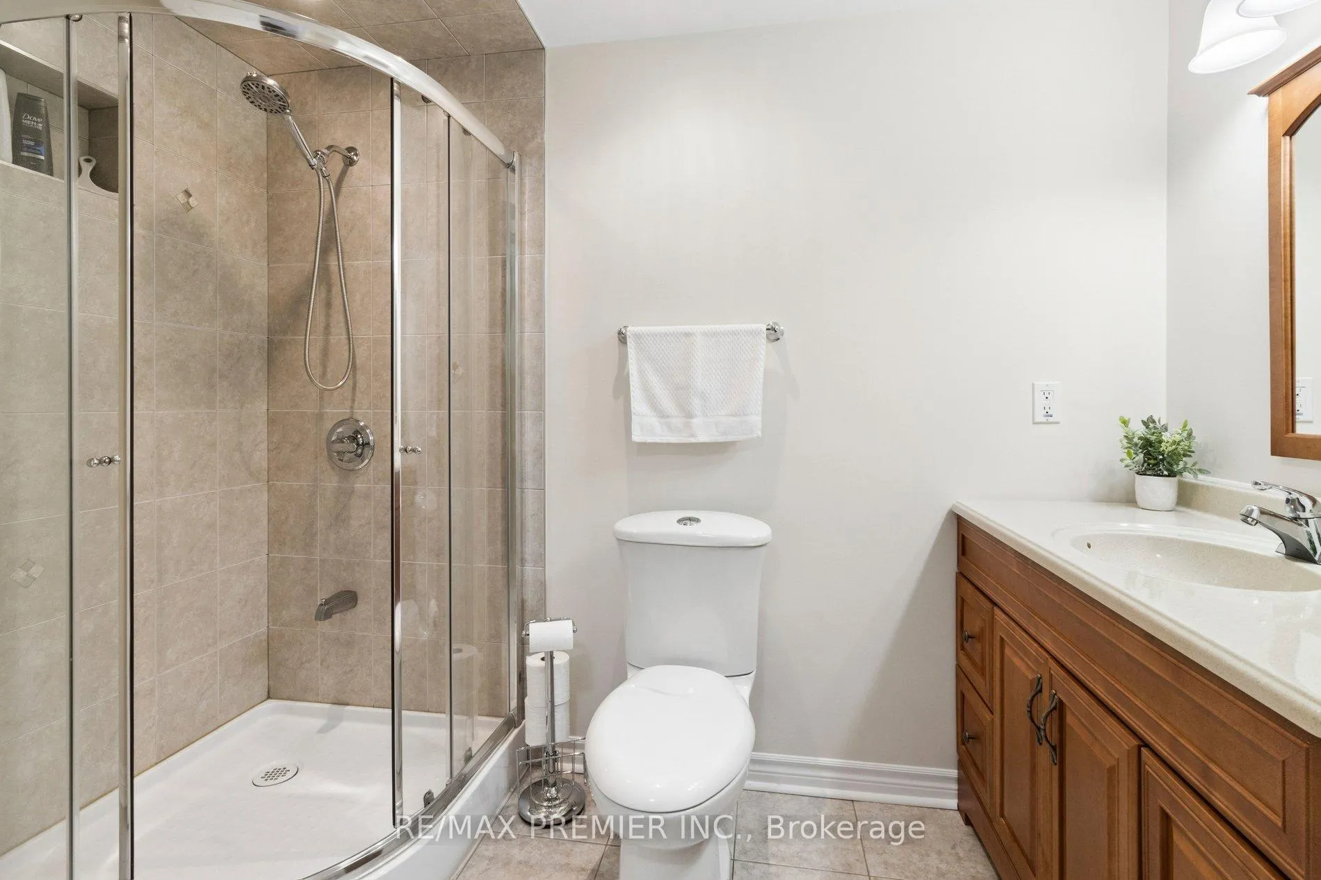 Photo 20 of 11 Eakins Drive, Aurora, Bayview Northeast — HOMEH