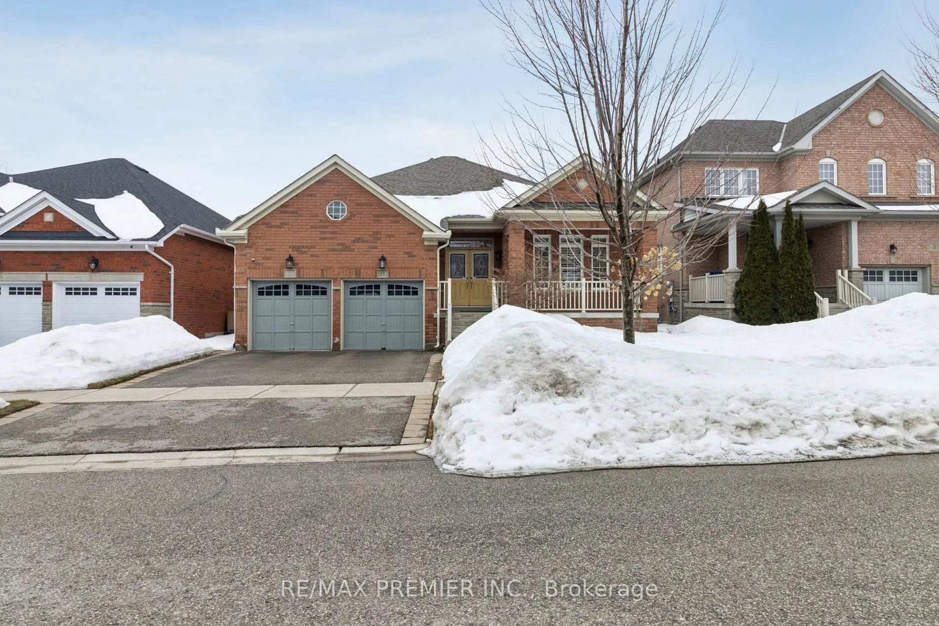 Photo 23 of 11 Eakins Drive, Aurora, Bayview Northeast — HOMEH