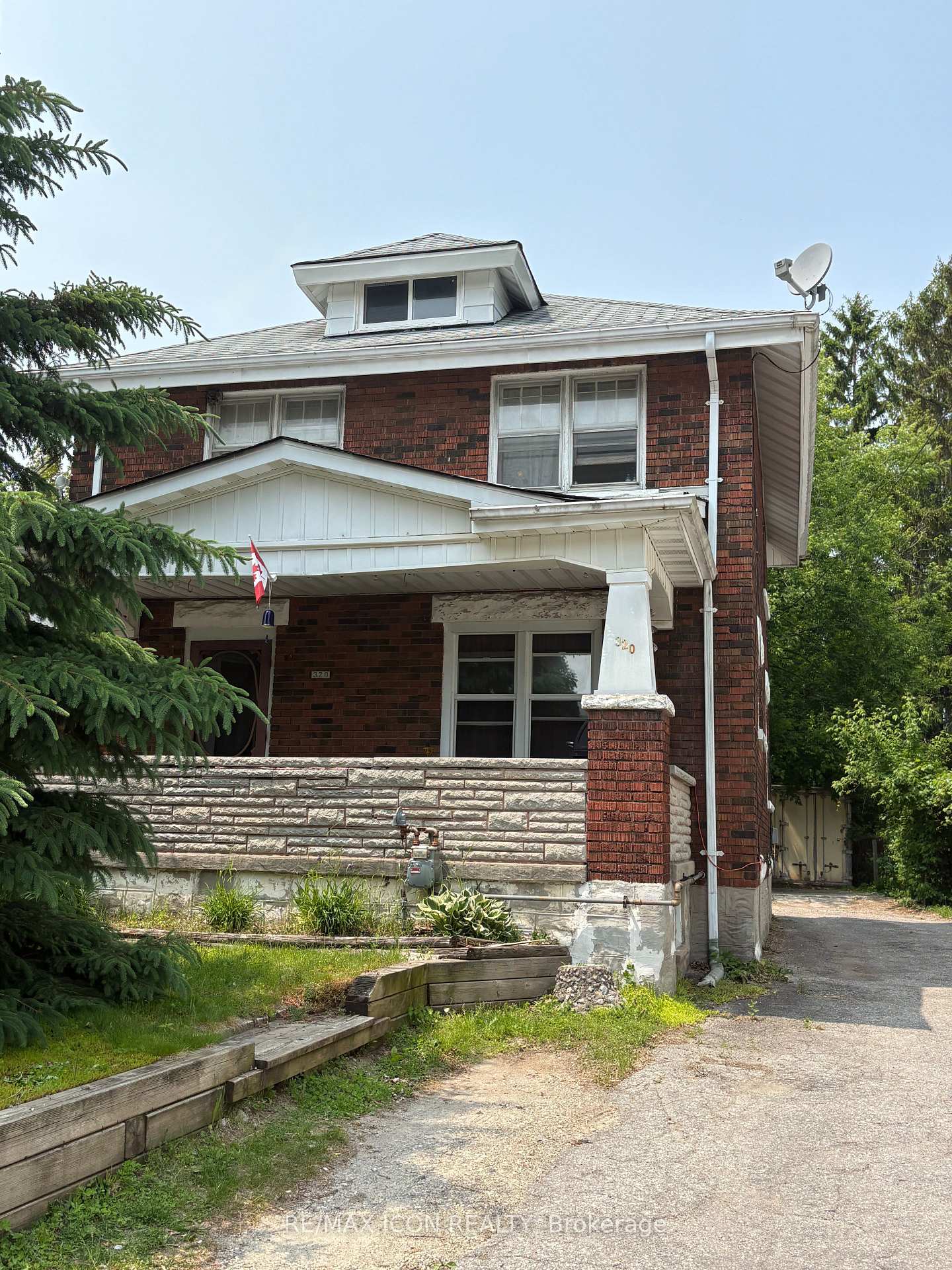 Photo 2 of 320 Guelph Street, Kitchener, Fairfield — HOMEH