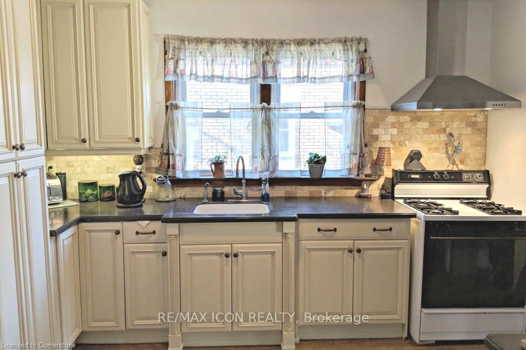 Photo 7 of 320 Guelph Street, Kitchener, Fairfield — HOMEH