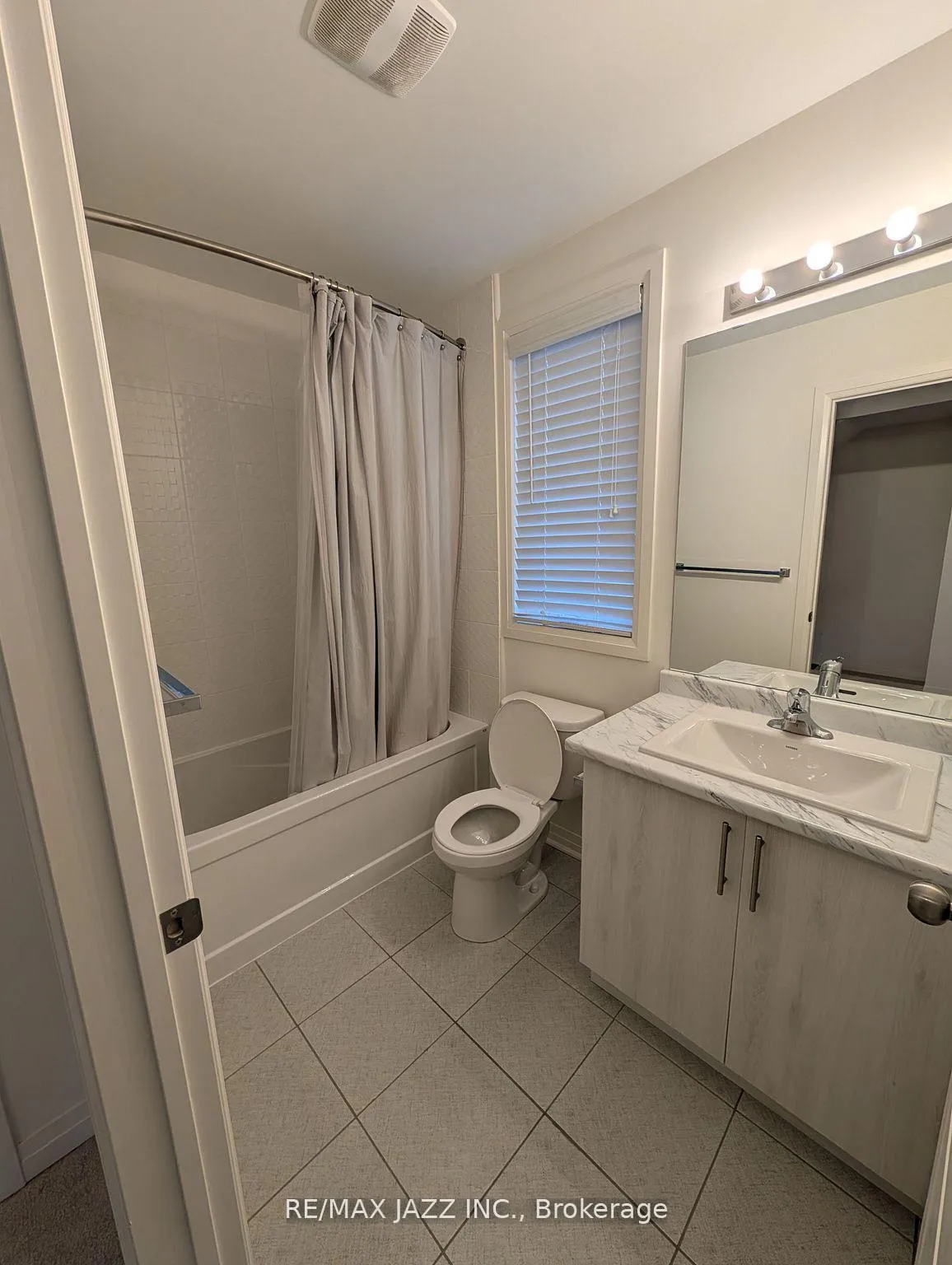 Photo 22 of 19 Clarington Boulevard, Clarington, Bowmanville — HOMEH