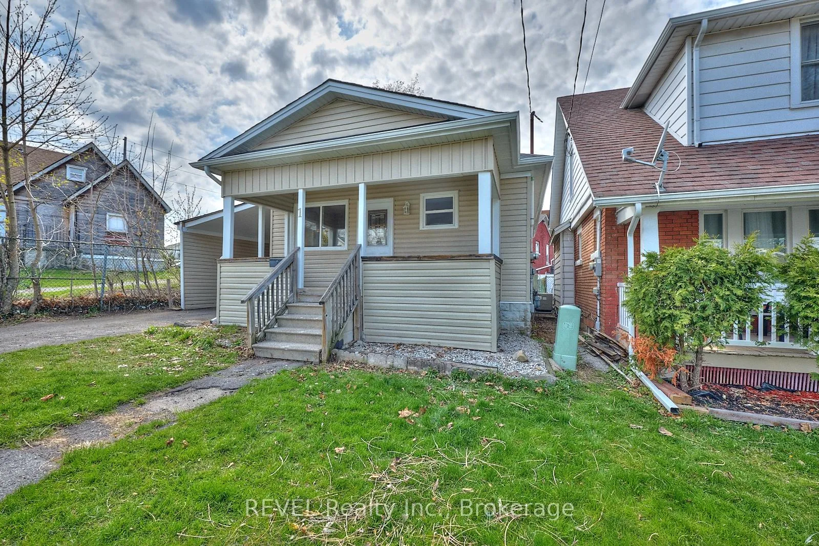 Photo 2 of 1 Berryman Avenue, St. Catharines, E. Chester — HOMEH