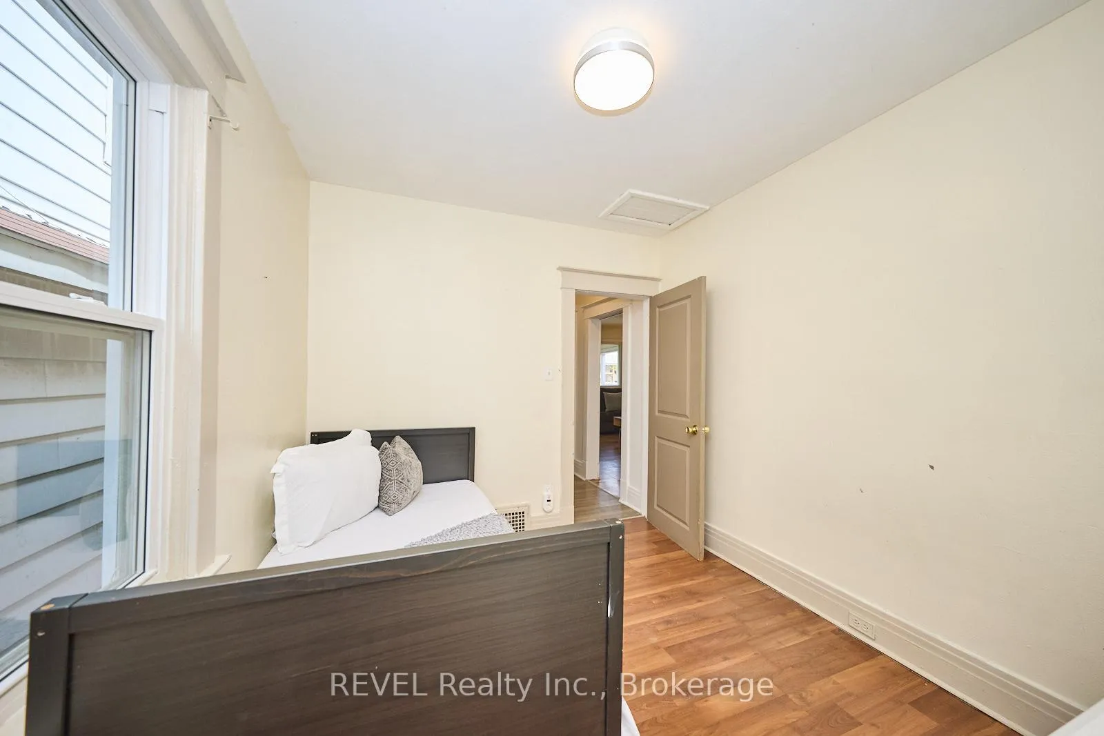 Photo 13 of 1 Berryman Avenue, St. Catharines, E. Chester — HOMEH