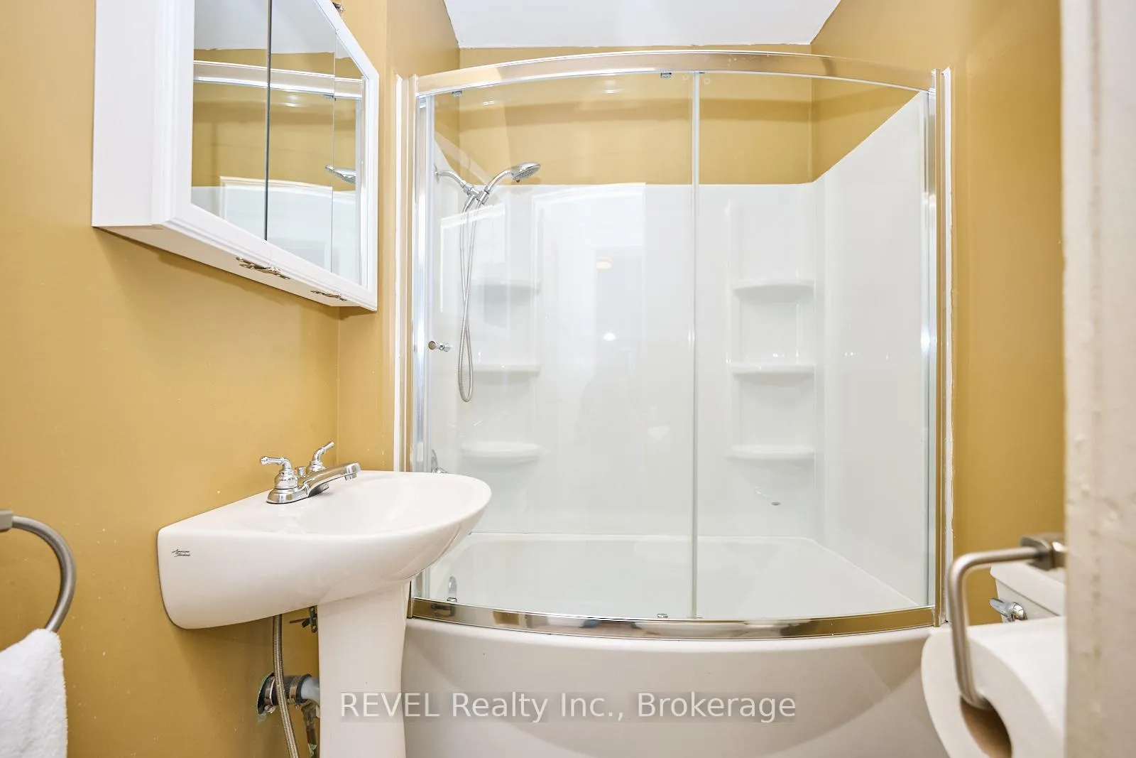 Photo 14 of 1 Berryman Avenue, St. Catharines, E. Chester — HOMEH