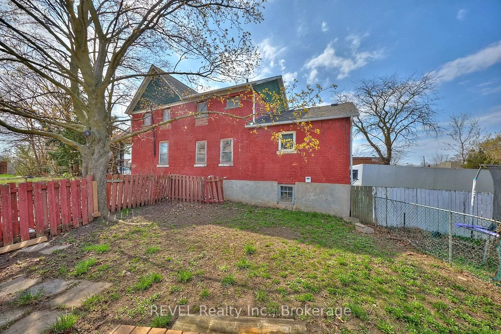 Photo 22 of 1 Berryman Avenue, St. Catharines, E. Chester — HOMEH