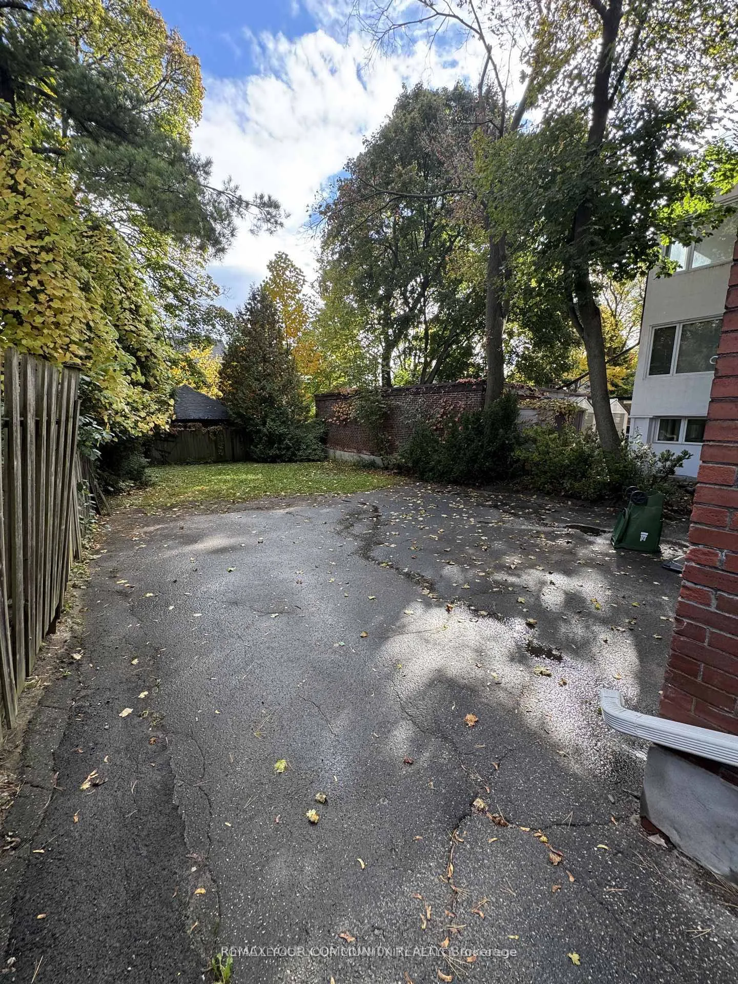 Photo 29 of Unit Upper, 183 St Clair Avenue E, Toronto, Rosedale-Moore Park — HOMEH