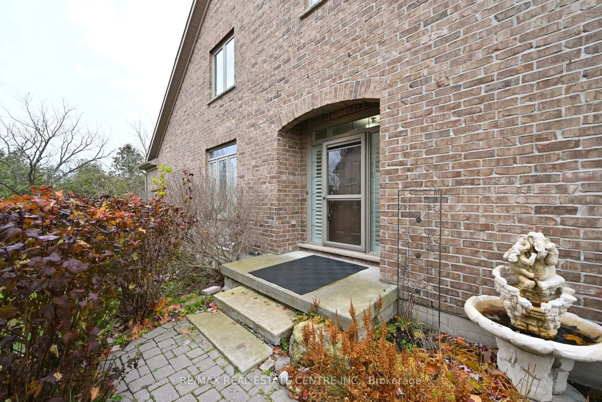 Photo 2 of 249 Millview Court, Guelph, General Hospital — HOMEH