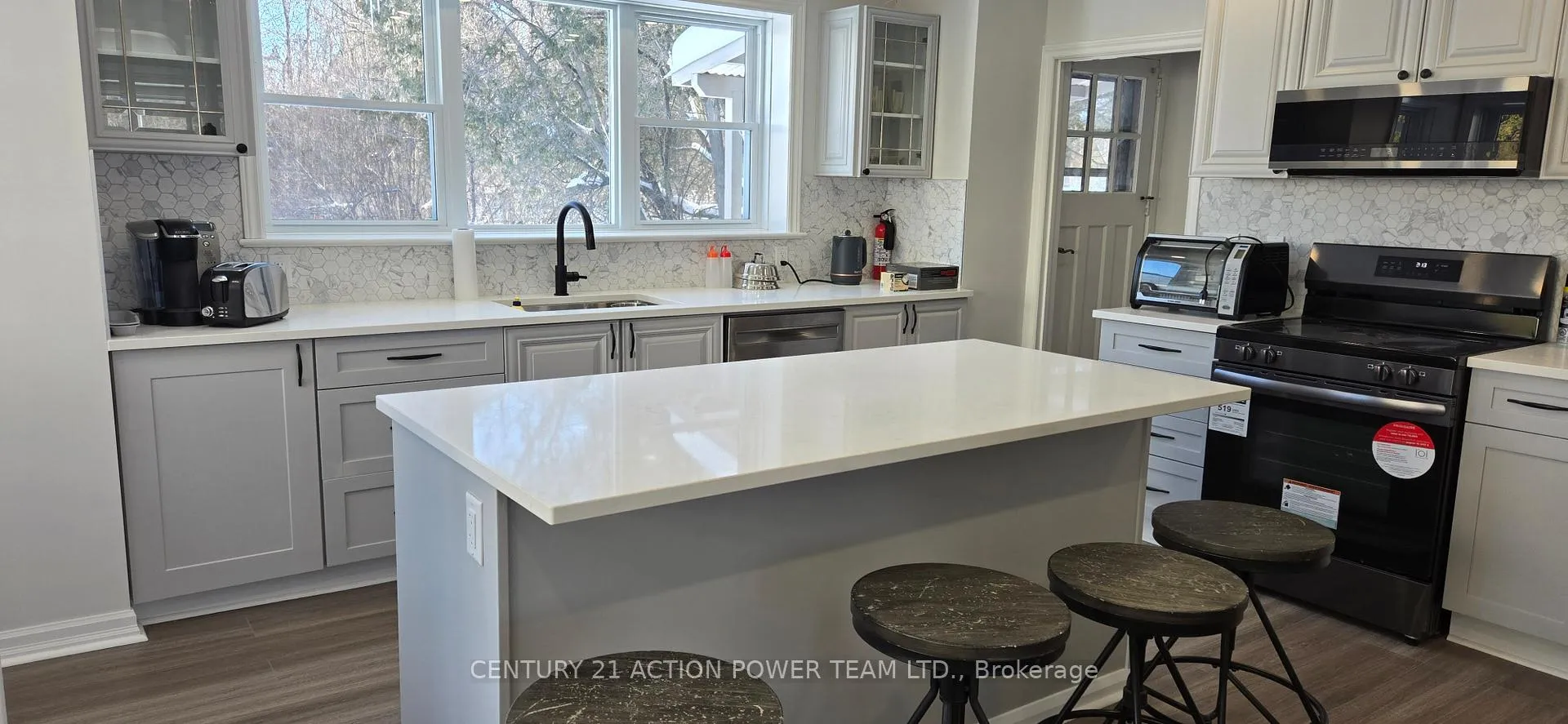 Photo 10 of 3195 Riverside Drive, Ottawa, Mooneys Bay/Revelstoke — HOMEH