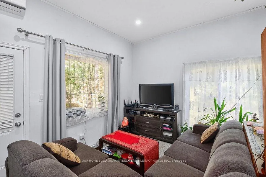Photo 9 of 44 Brawton Drive, Caledon, Palgrave — HOMEH