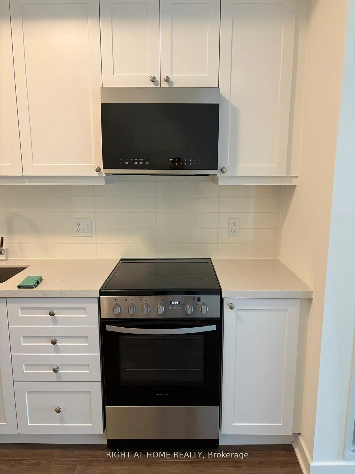 Photo 4 of Unit 419, 51 Clarington Boulevard, Clarington, Bowmanville — HOMEH