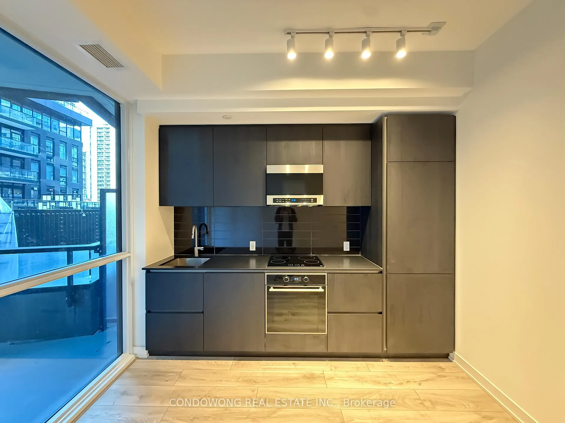 Photo 2 of Unit 208, 110 Broadway Avenue, Toronto, Mount Pleasant West — HOMEH