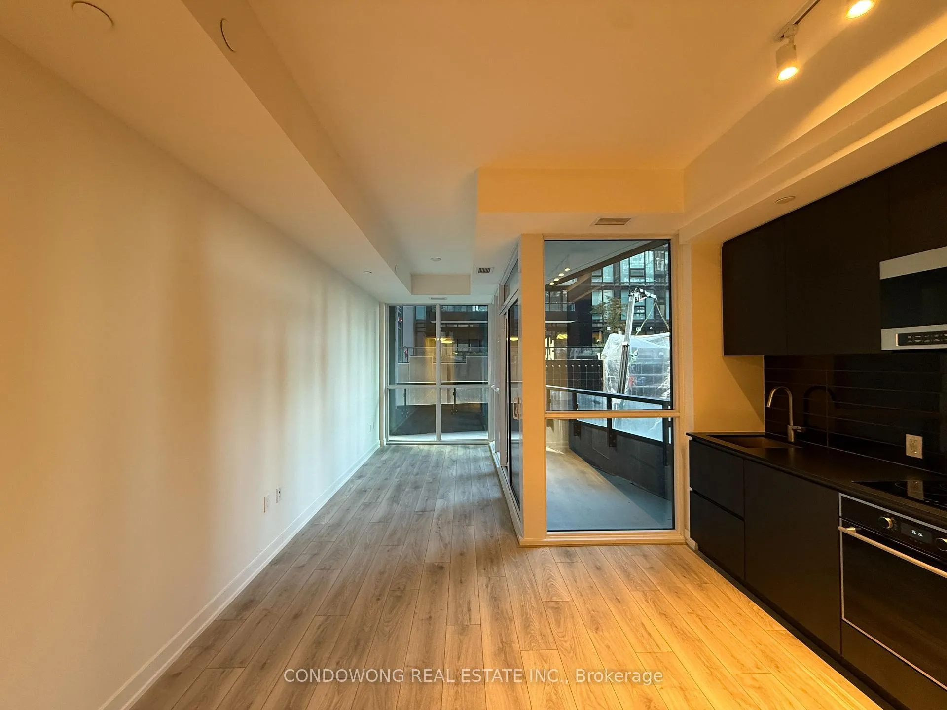 Photo 3 of Unit 208, 110 Broadway Avenue, Toronto, Mount Pleasant West — HOMEH