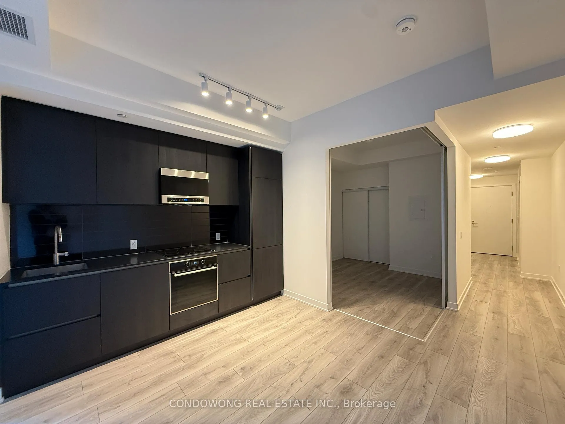 Photo 5 of Unit 208, 110 Broadway Avenue, Toronto, Mount Pleasant West — HOMEH