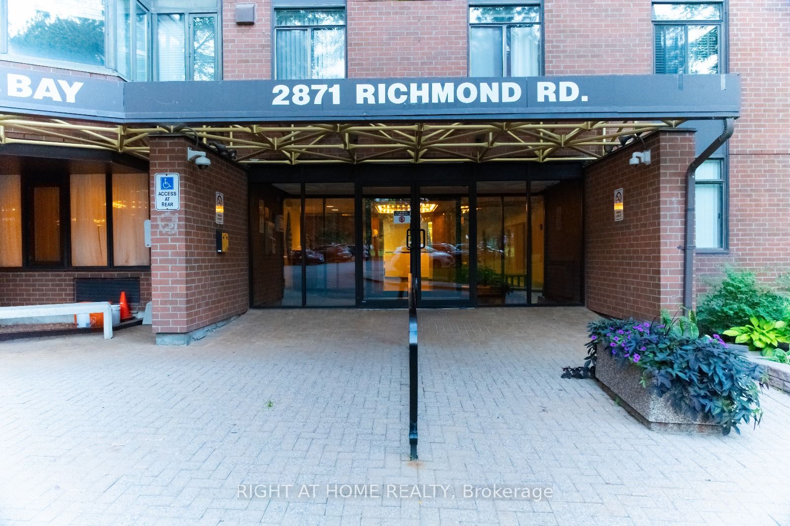 Photo 2 of Unit 1516, 2871 Richmond Road, Ottawa, Britannia Heights — HOMEH
