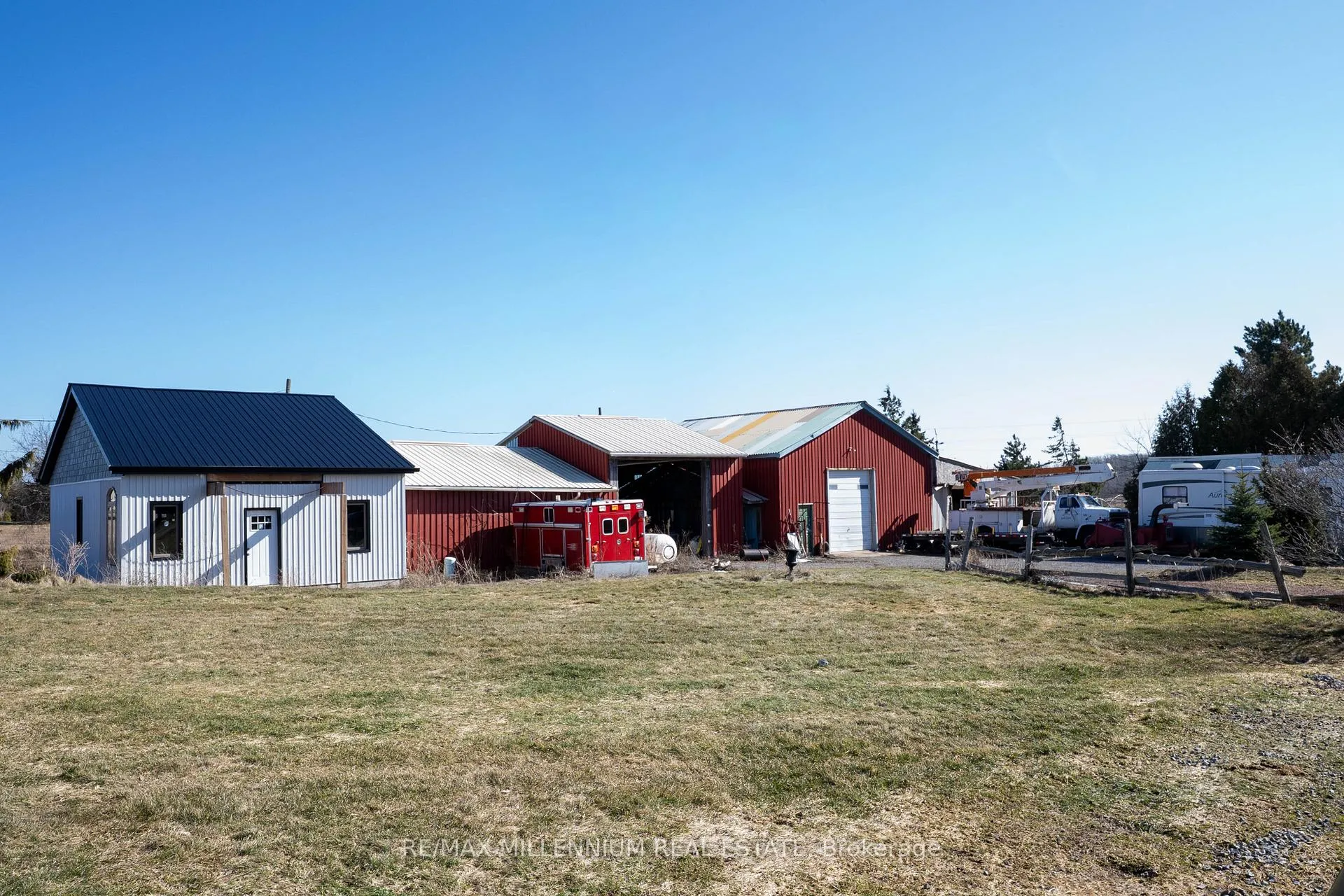 Photo 2 of 1113 Ridge Road, Hamilton, Rural Stoney Creek — HOMEH