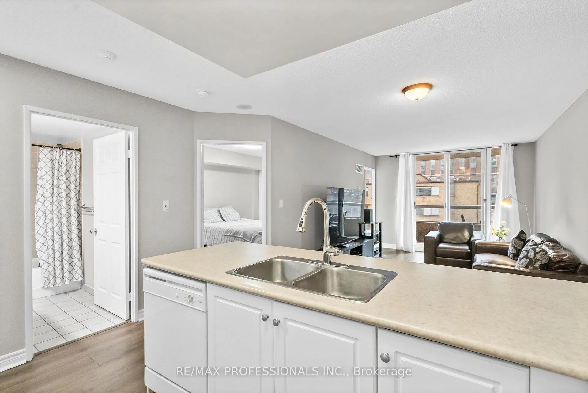 Photo 1 of Unit 608, 43 Eglinton Avenue E, Toronto, Mount Pleasant West — HOMEH