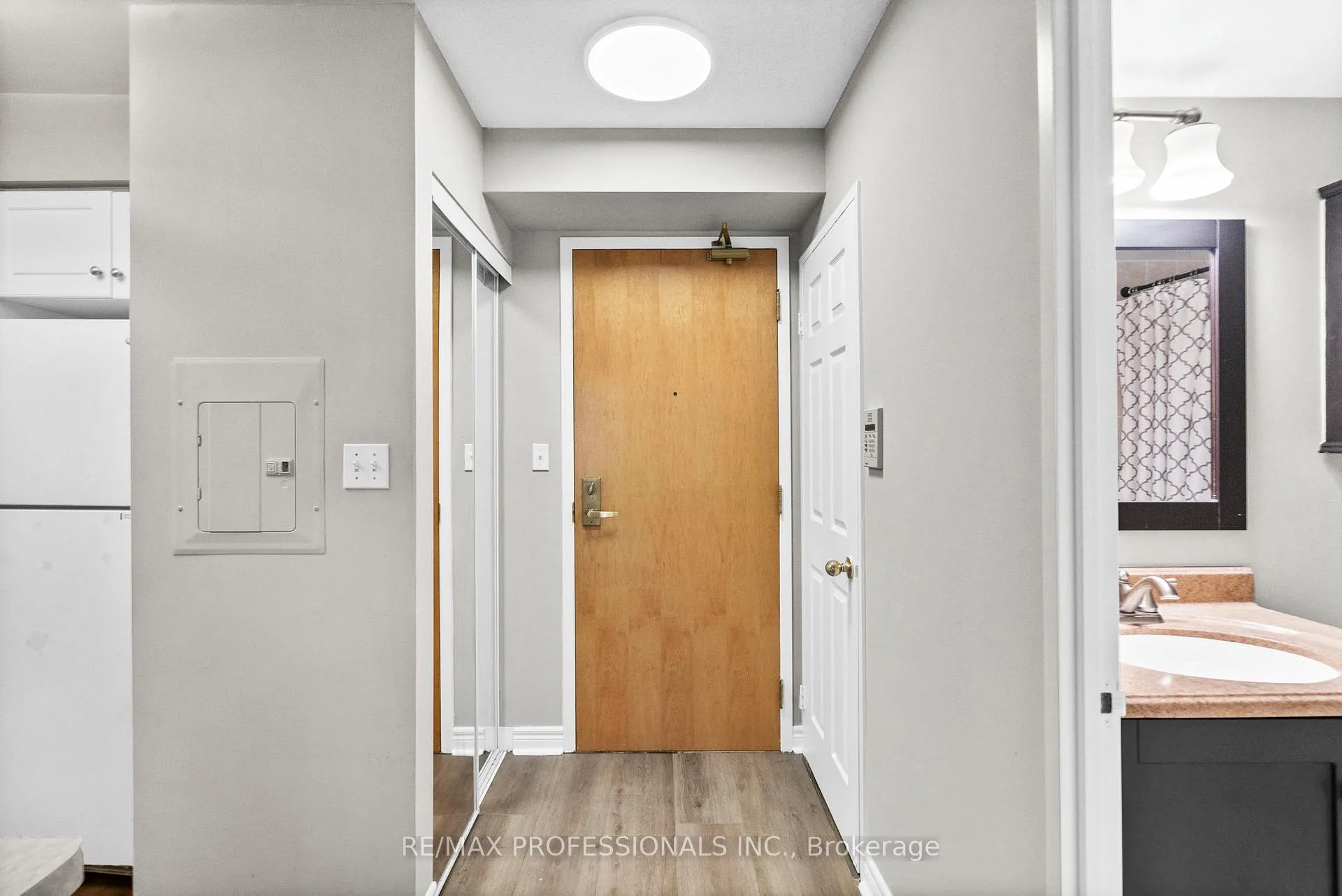 Photo 2 of Unit 608, 43 Eglinton Avenue E, Toronto, Mount Pleasant West — HOMEH