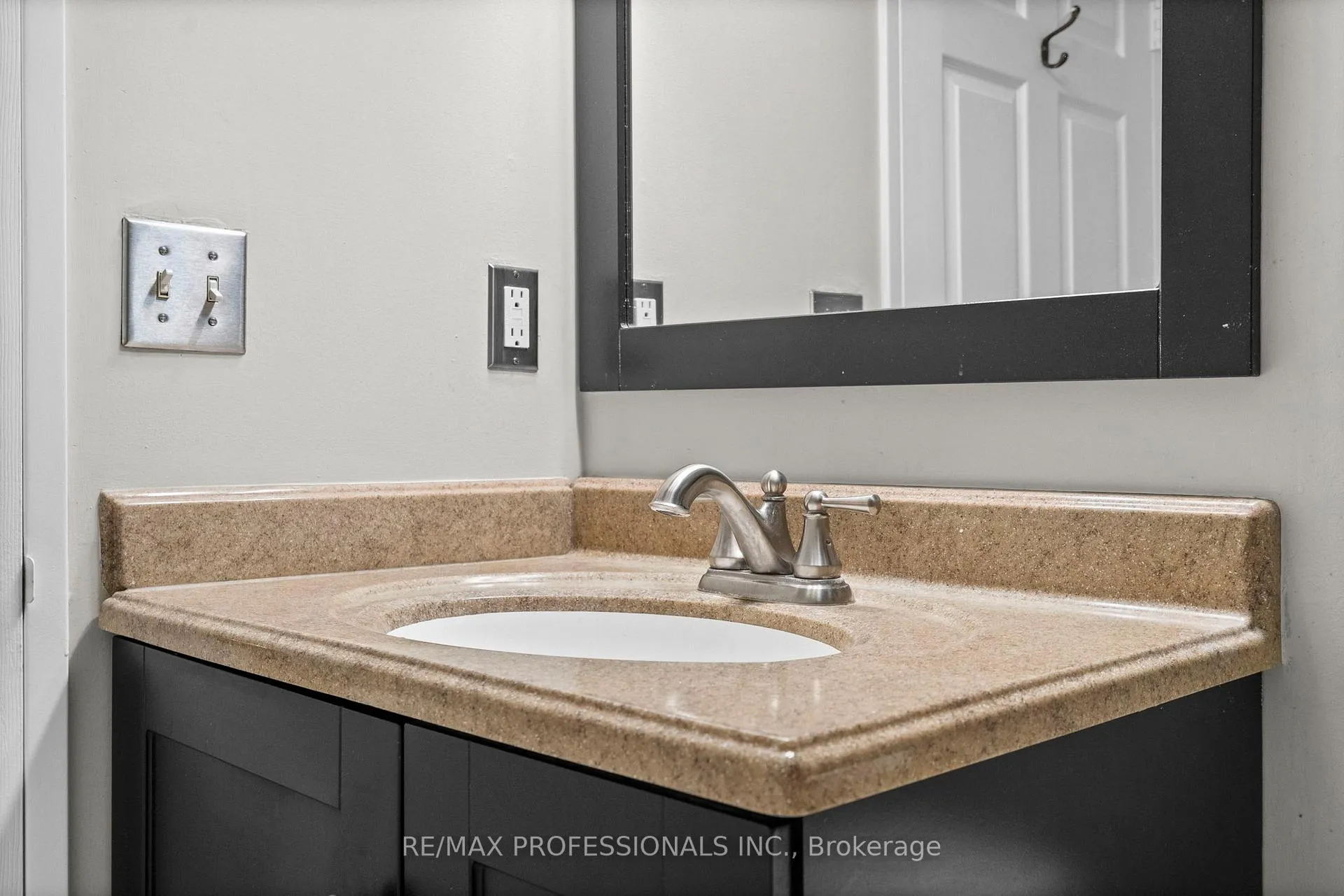 Photo 8 of Unit 608, 43 Eglinton Avenue E, Toronto, Mount Pleasant West — HOMEH