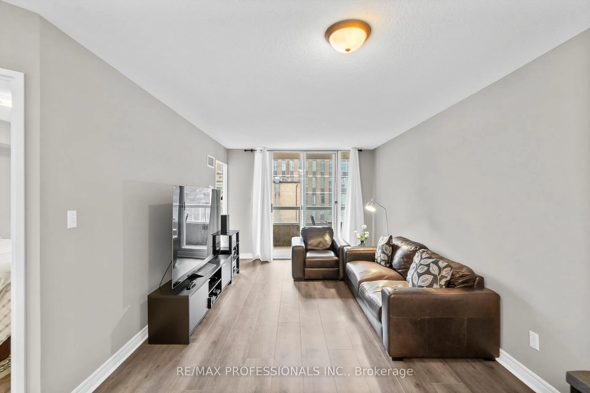 Photo 10 of Unit 608, 43 Eglinton Avenue E, Toronto, Mount Pleasant West — HOMEH