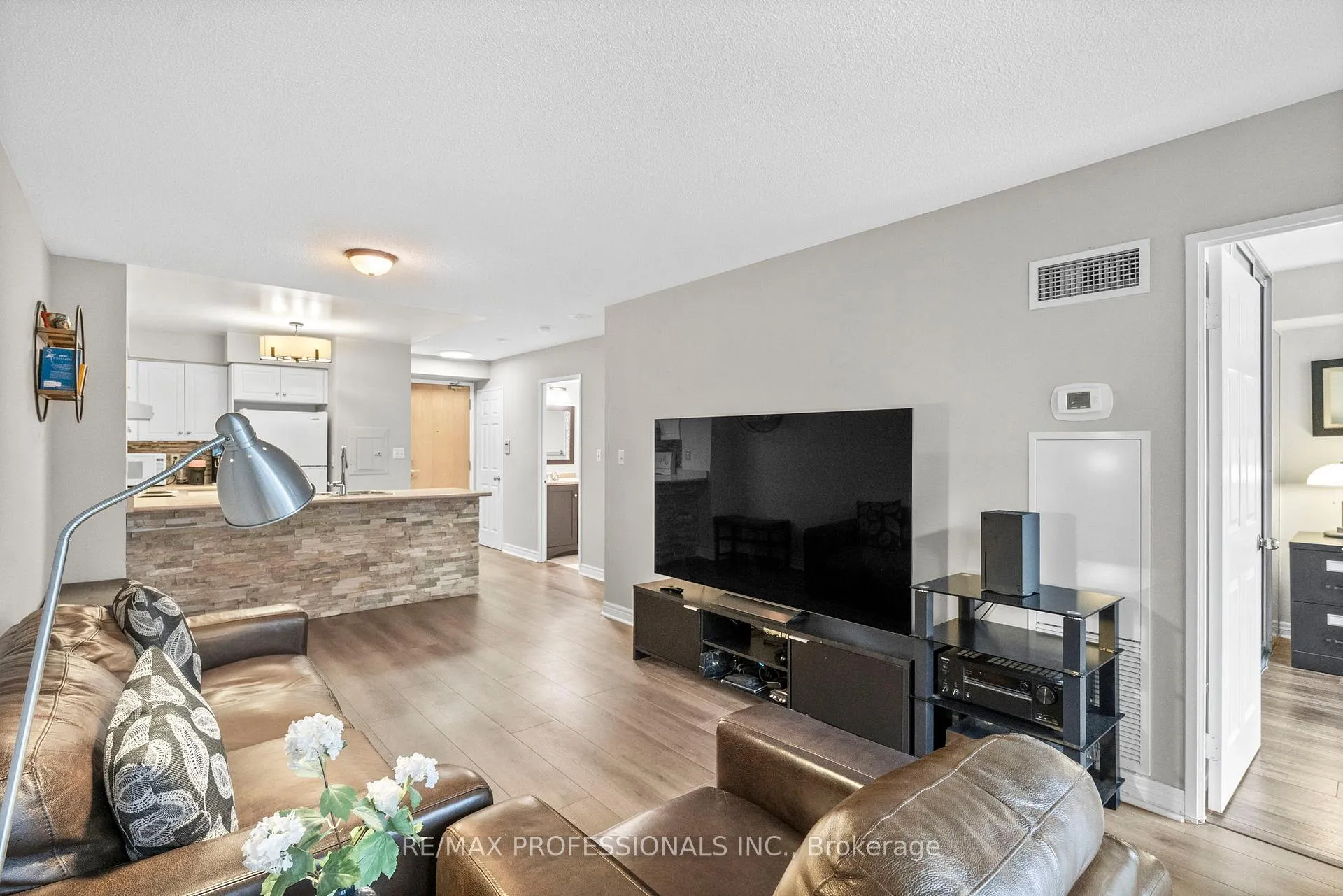 Photo 11 of Unit 608, 43 Eglinton Avenue E, Toronto, Mount Pleasant West — HOMEH