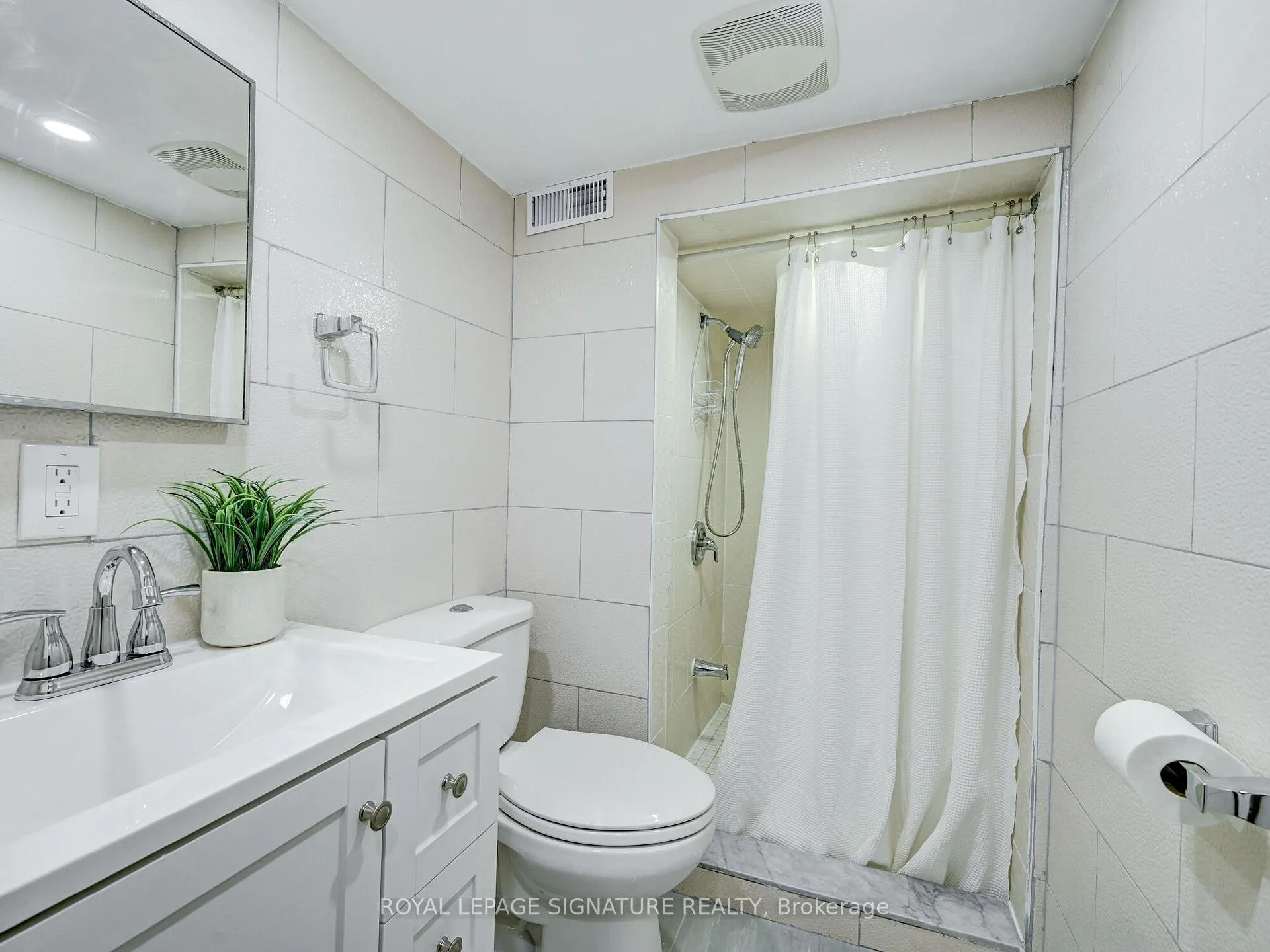 Photo 21 of Unit LL, 1 Worthington Crescent, Toronto, High Park-Swansea — HOMEH