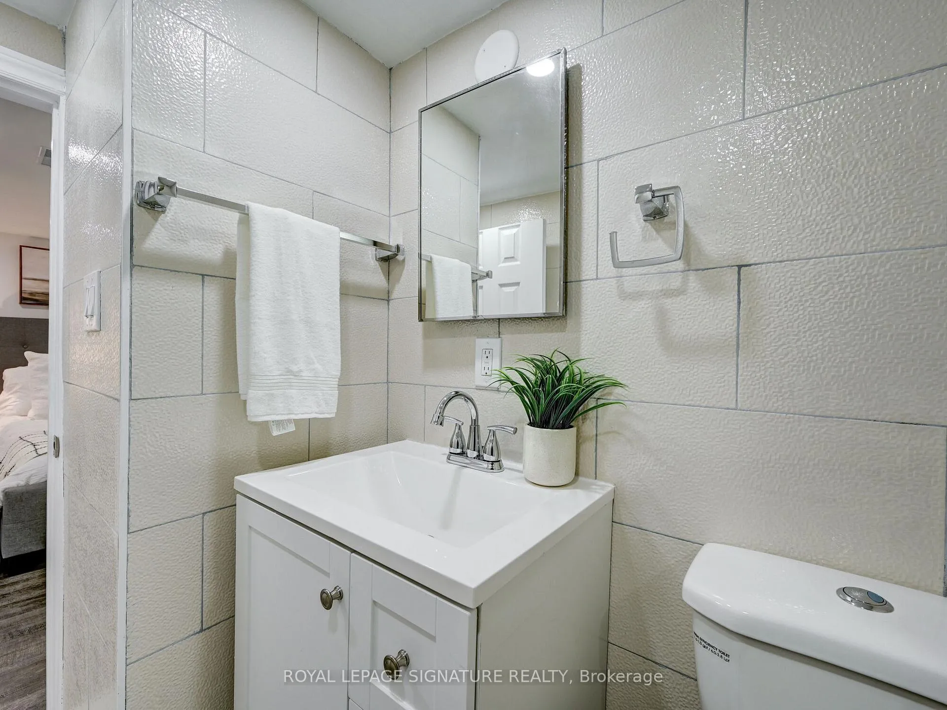 Photo 22 of Unit LL, 1 Worthington Crescent, Toronto, High Park-Swansea — HOMEH