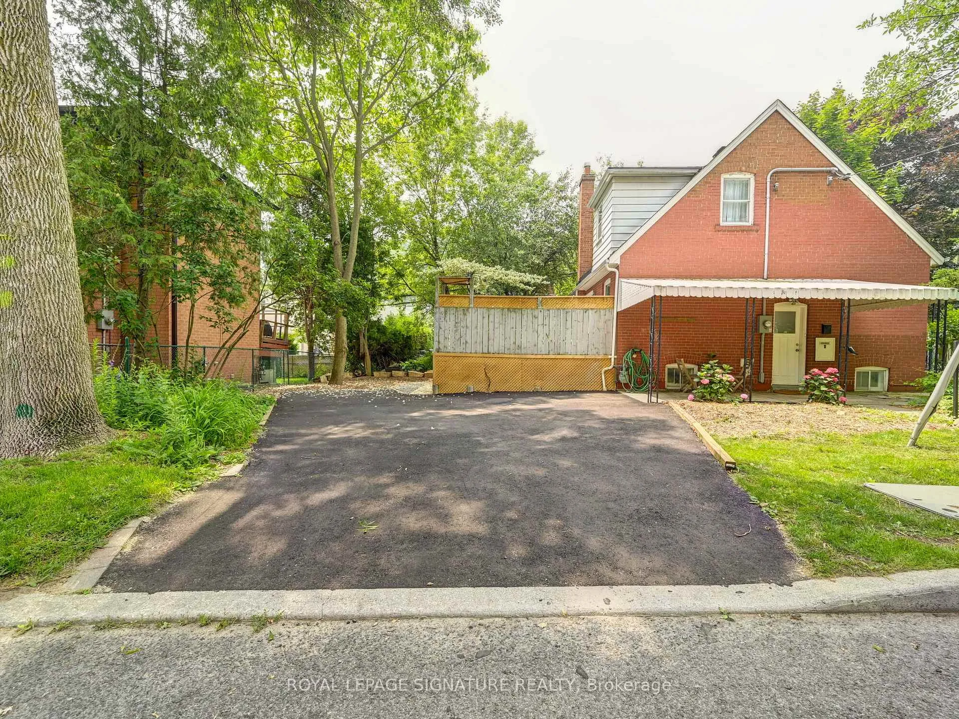 Photo 24 of Unit LL, 1 Worthington Crescent, Toronto, High Park-Swansea — HOMEH