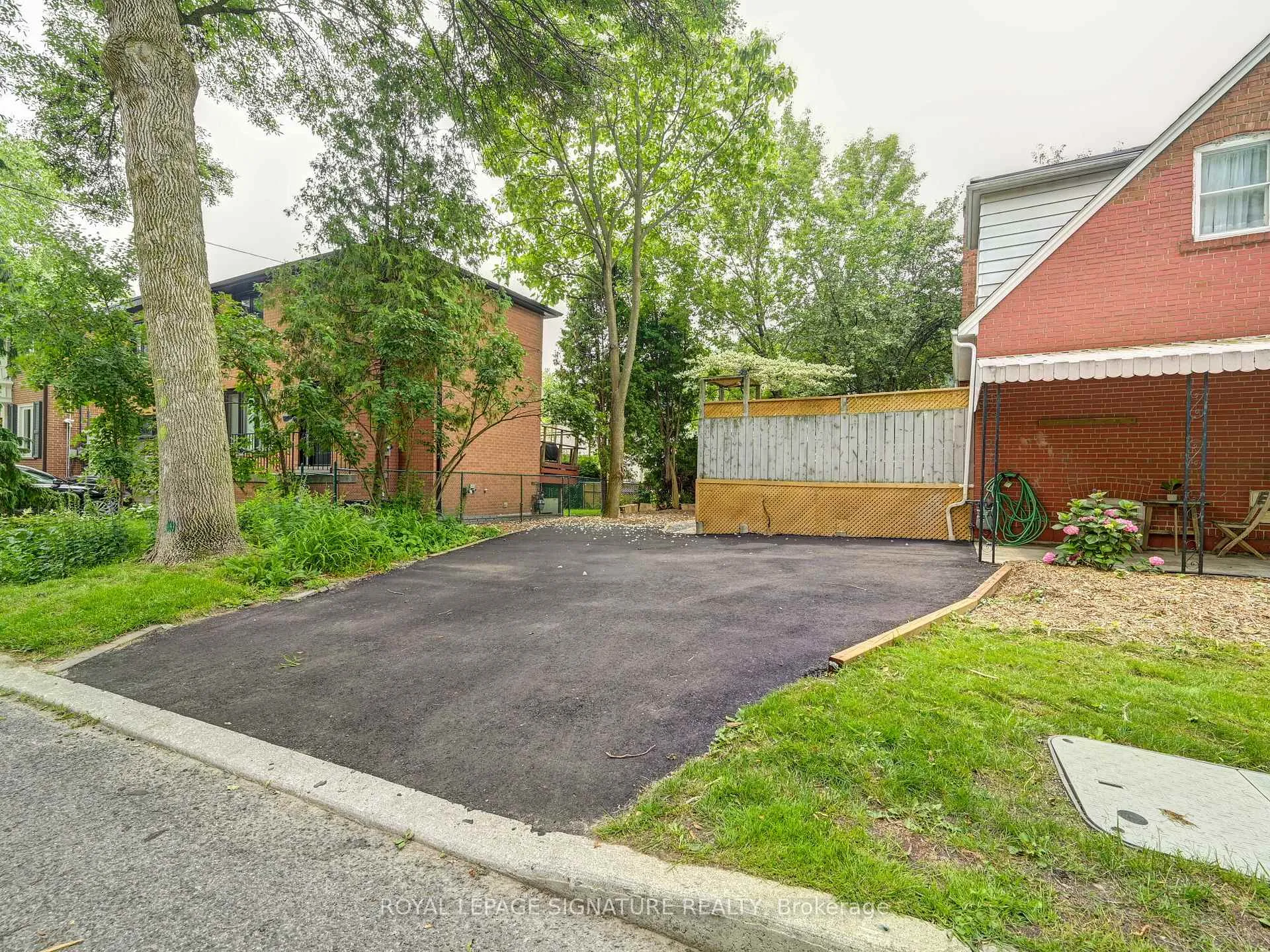 Photo 26 of Unit LL, 1 Worthington Crescent, Toronto, High Park-Swansea — HOMEH