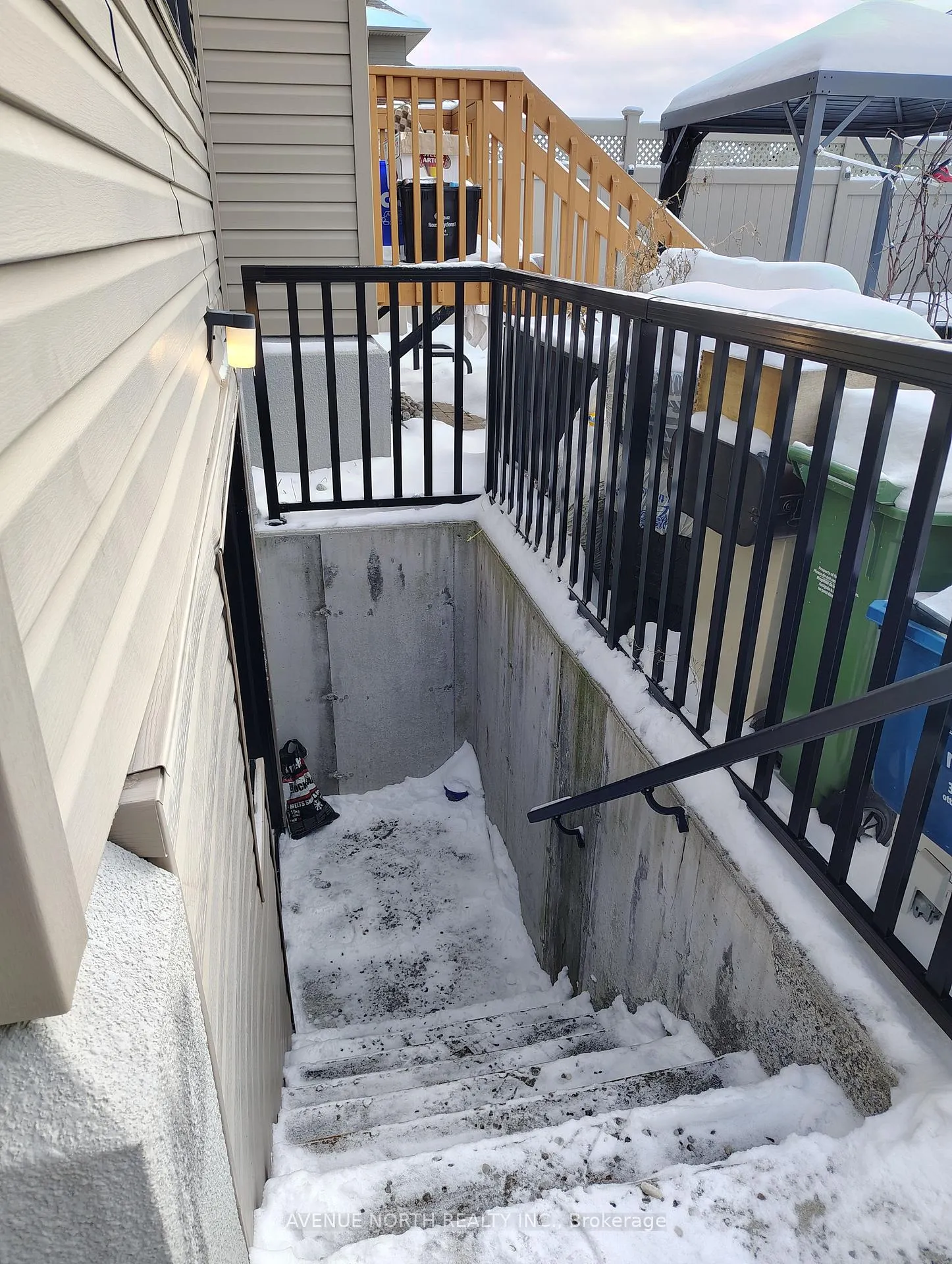 Photo 2 of Unit B, 339 Sugar Pine Crescent, Ottawa, Kanata - Bridlewood — HOMEH