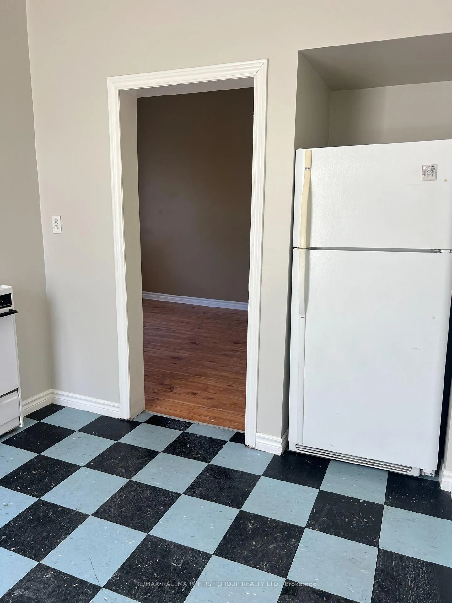 Photo 4 of Unit 6, 730 Simcoe Street S, Oshawa, Lakeview — HOMEH