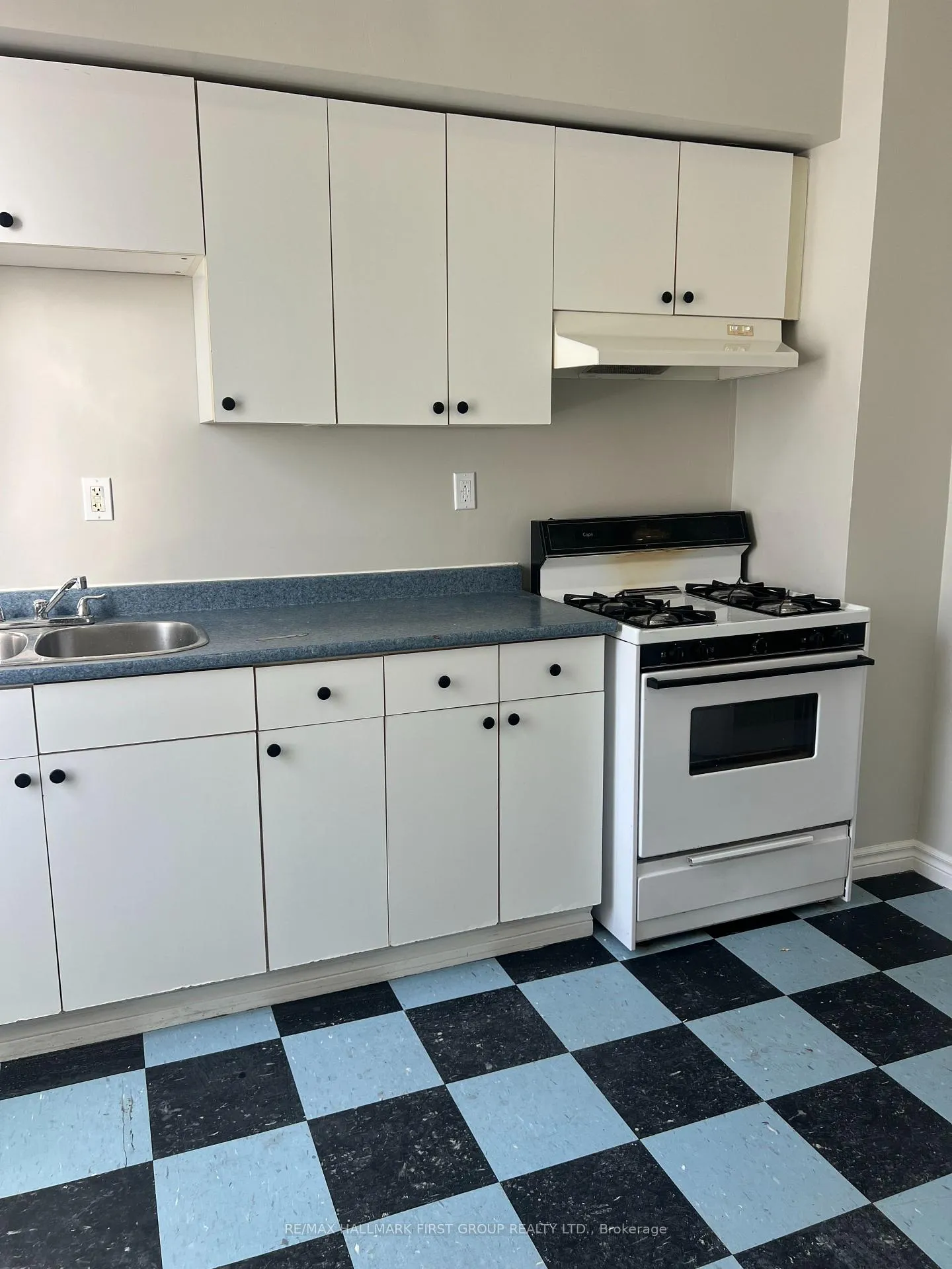 Photo 5 of Unit 6, 730 Simcoe Street S, Oshawa, Lakeview — HOMEH