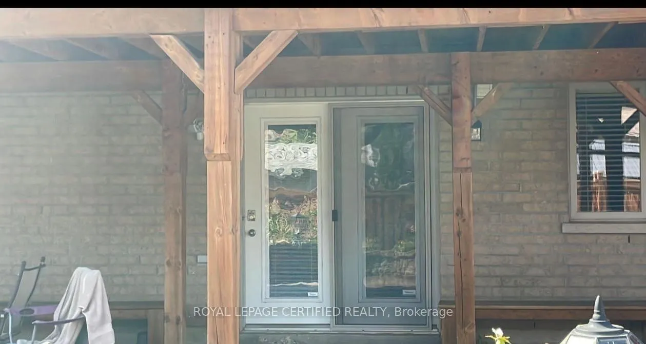 Photo 3 of 17 Fallowfield Road, Brampton, Credit Valley — HOMEH