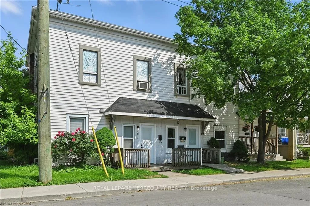 Photo 2 of 224 Rosslyn Avenue N, Hamilton, Crown Point — HOMEH