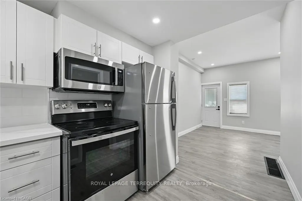 Photo 14 of 224 Rosslyn Avenue N, Hamilton, Crown Point — HOMEH