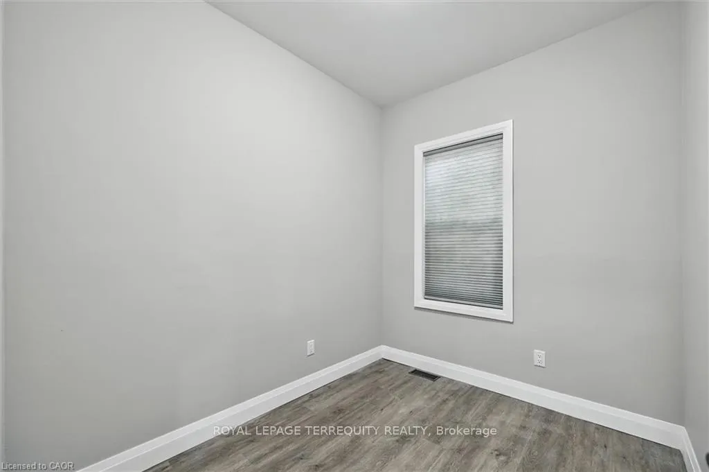 Photo 15 of 224 Rosslyn Avenue N, Hamilton, Crown Point — HOMEH