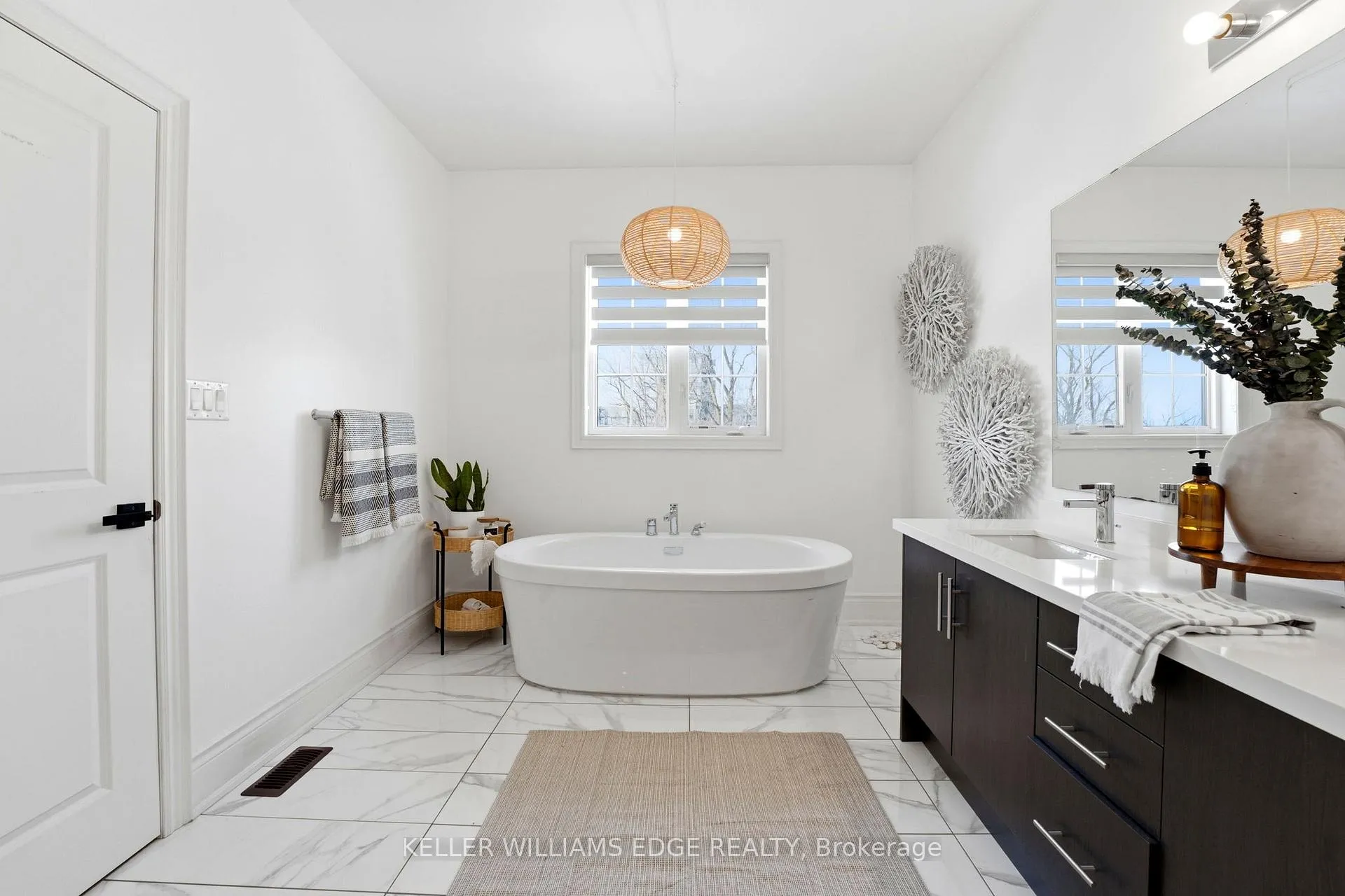 Photo 23 of 241 Humphrey Street, Hamilton, Waterdown — HOMEH