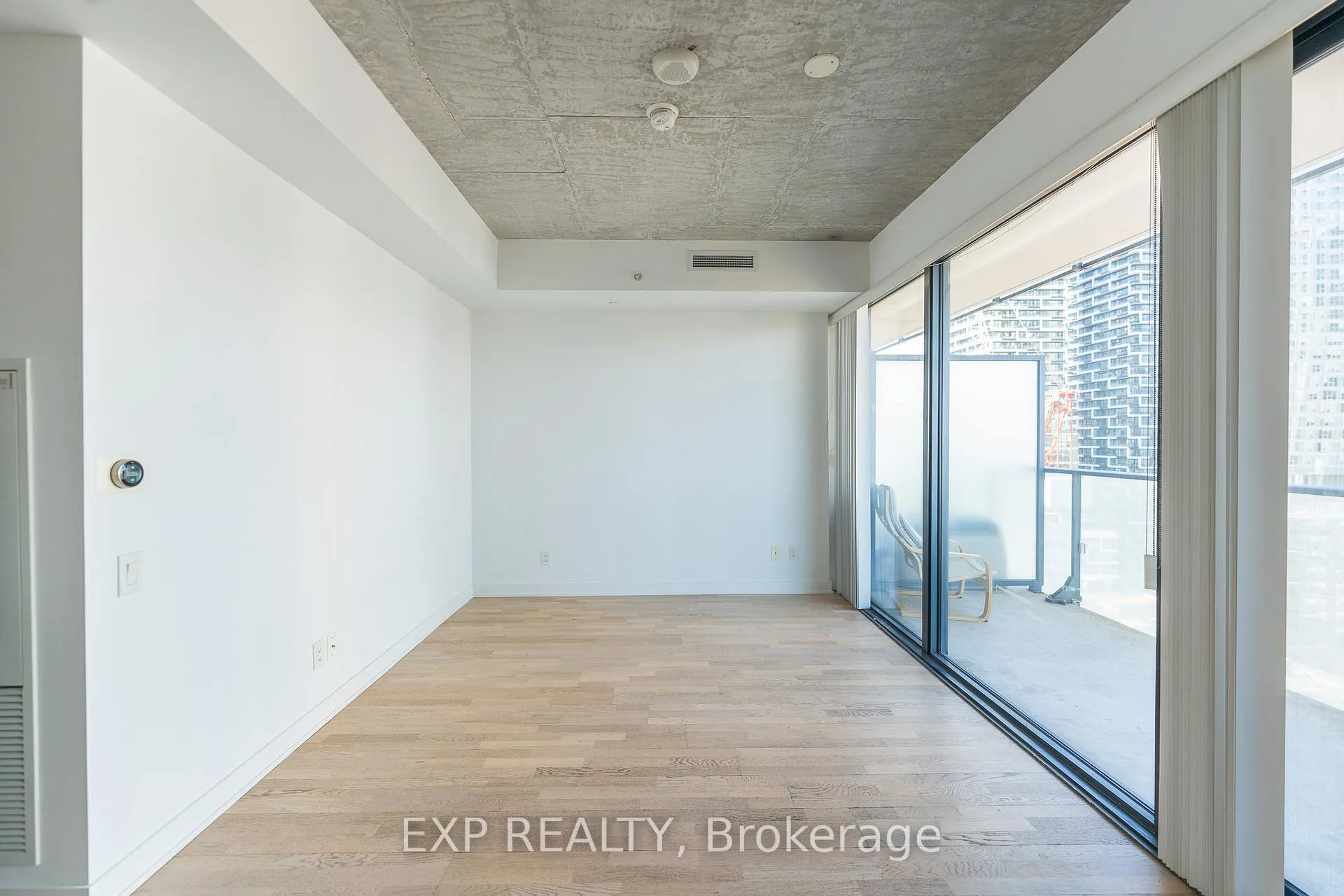 Photo 3 of Unit 1204, 185 Roehampton Avenue, Toronto, Mount Pleasant West — HOMEH