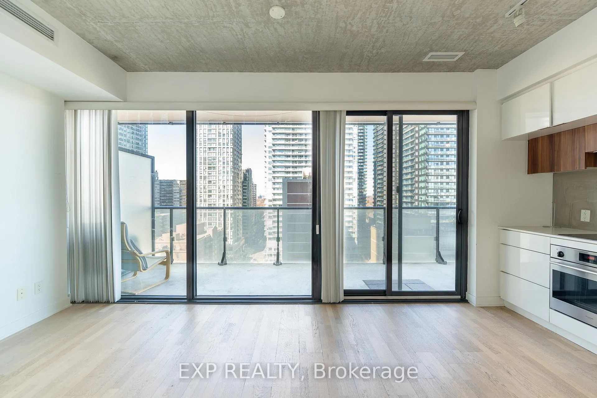 Photo 4 of Unit 1204, 185 Roehampton Avenue, Toronto, Mount Pleasant West — HOMEH
