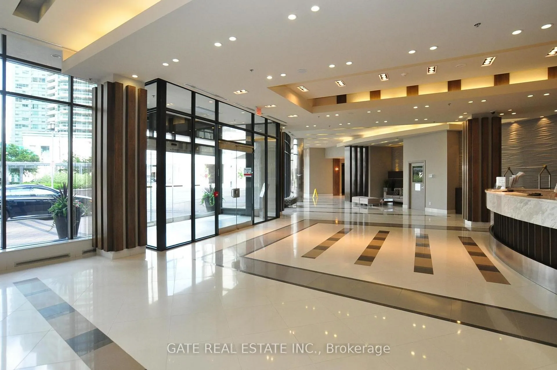 Photo 3 of Unit 1410, 18 Harbour Street, Toronto, Waterfront Communities — HOMEH