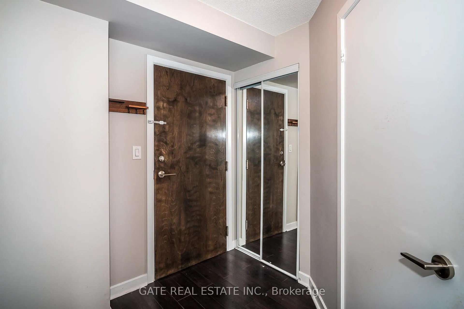 Photo 4 of Unit 1410, 18 Harbour Street, Toronto, Waterfront Communities — HOMEH