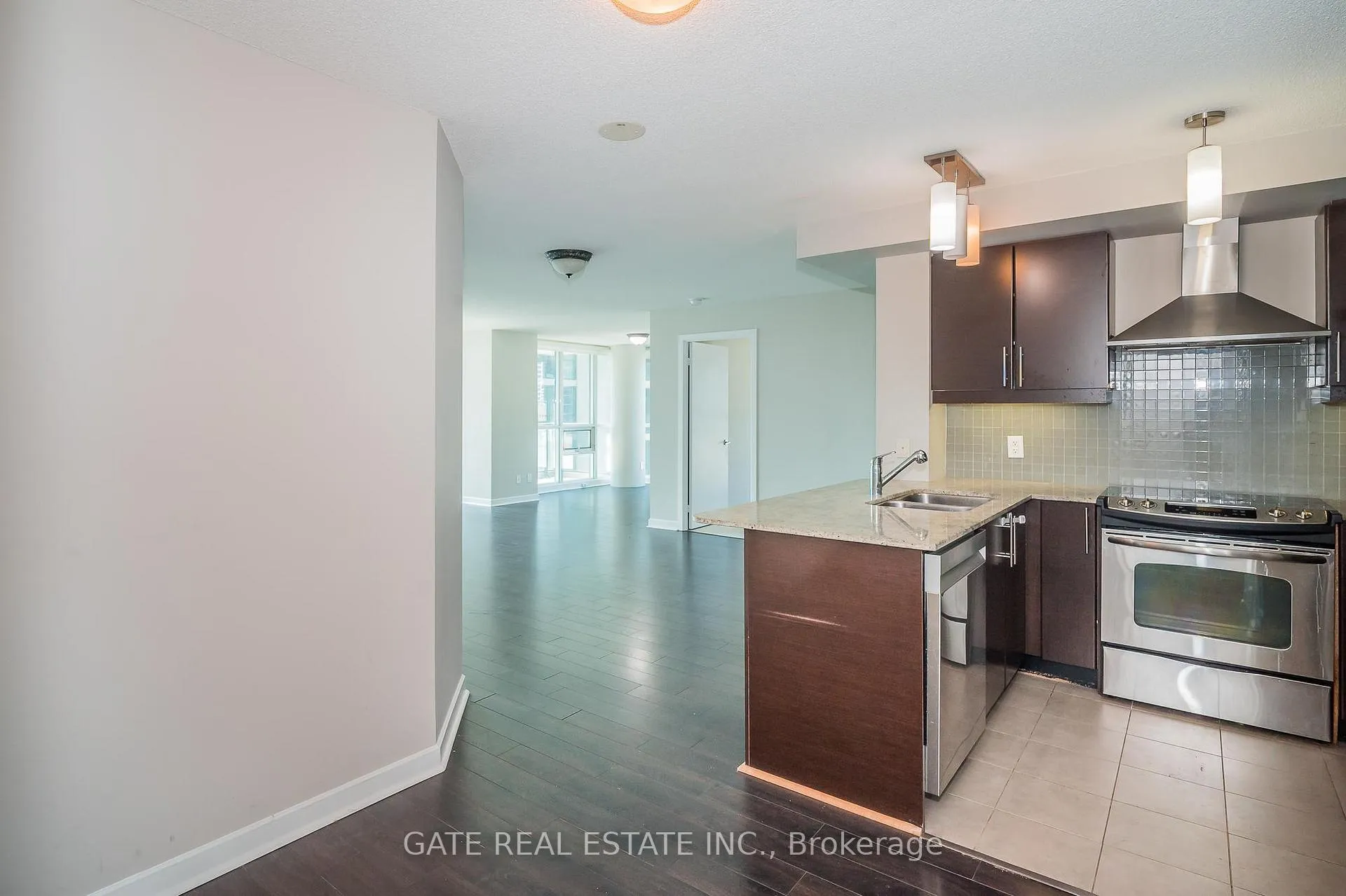 Photo 5 of Unit 1410, 18 Harbour Street, Toronto, Waterfront Communities — HOMEH
